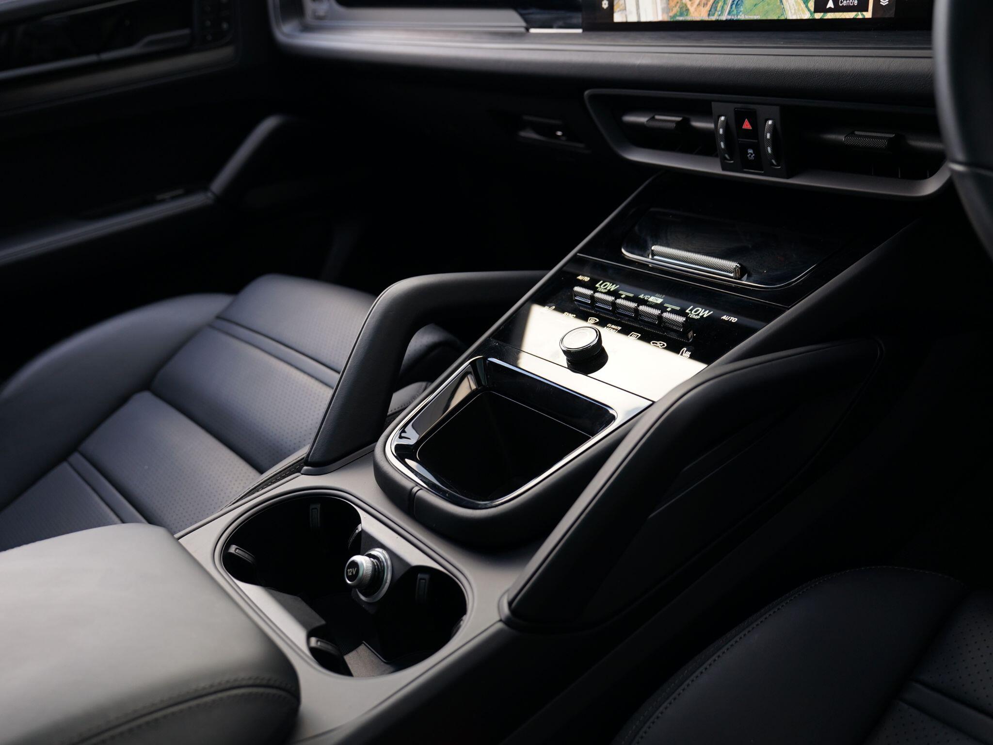 Porsche Cayenne view 70