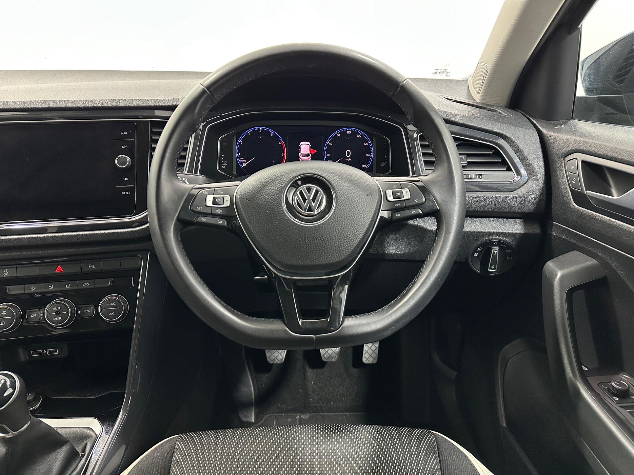 Volkswagen T-Roc view 13