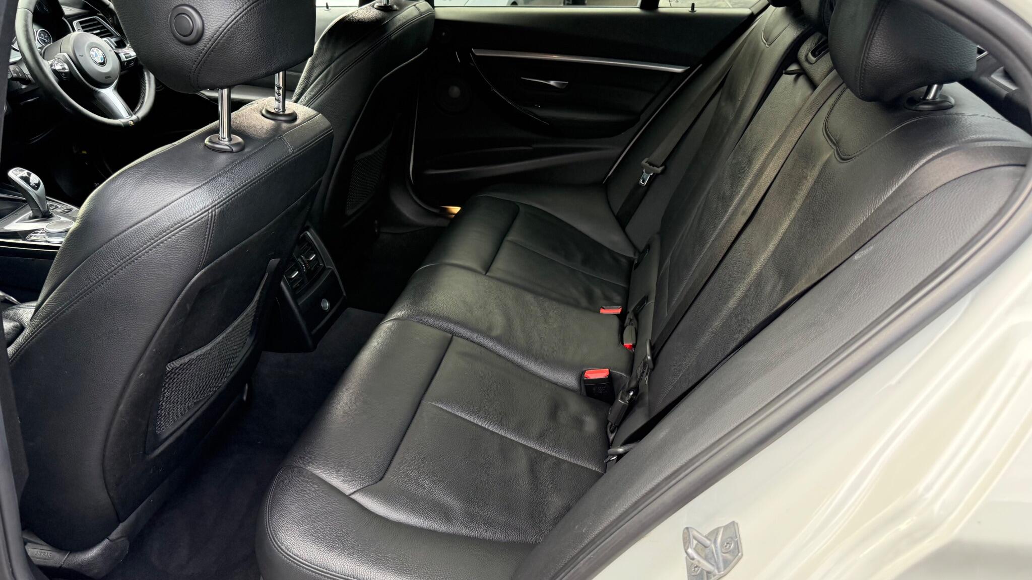 BMW 3 Series view 17
