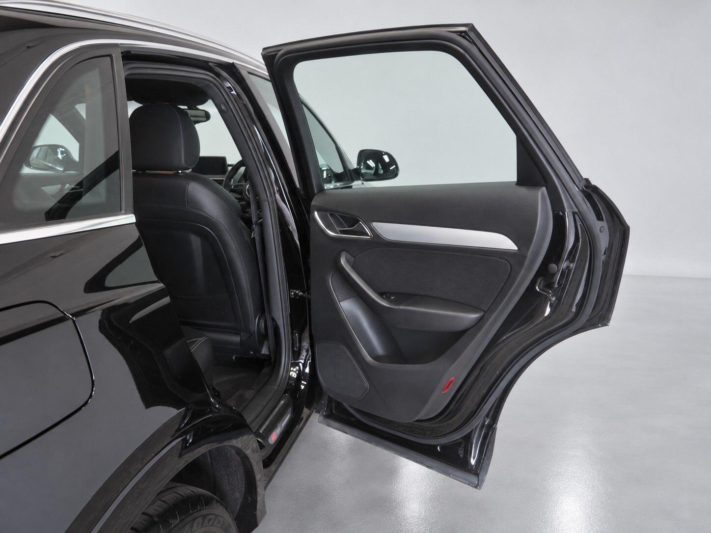 Audi Q3 view 26