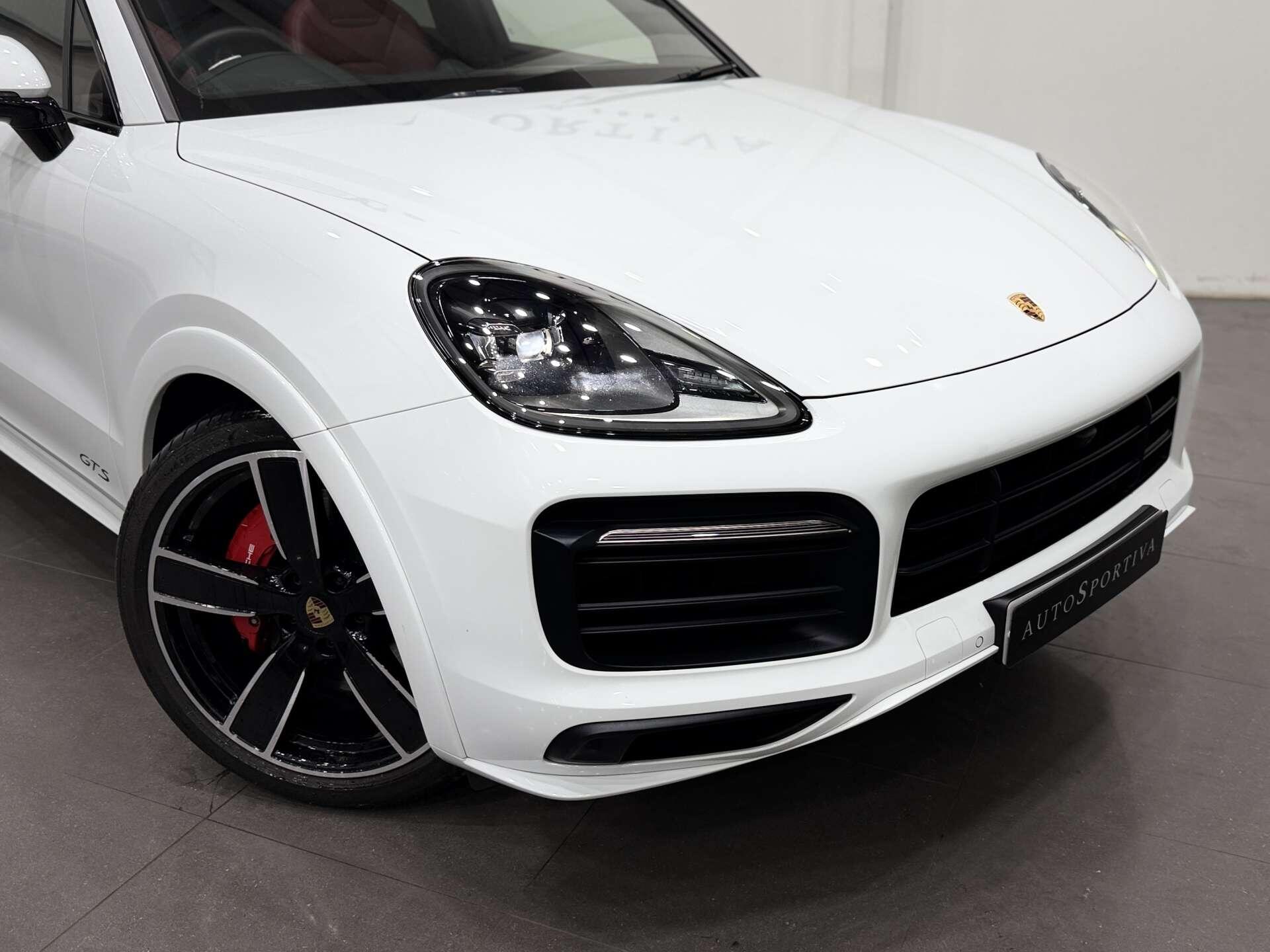 Porsche Cayenne view 32
