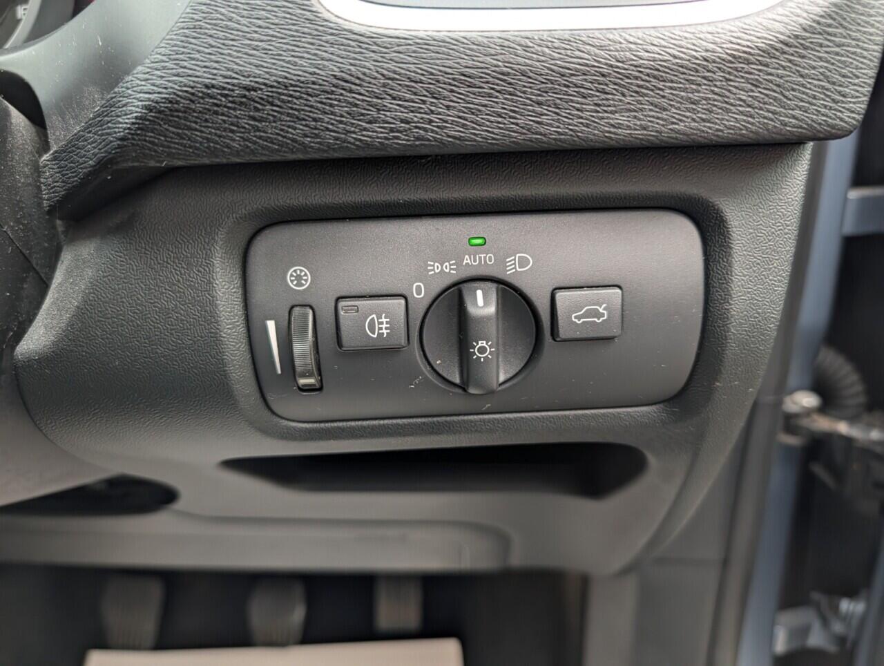 Volvo V40 view 25