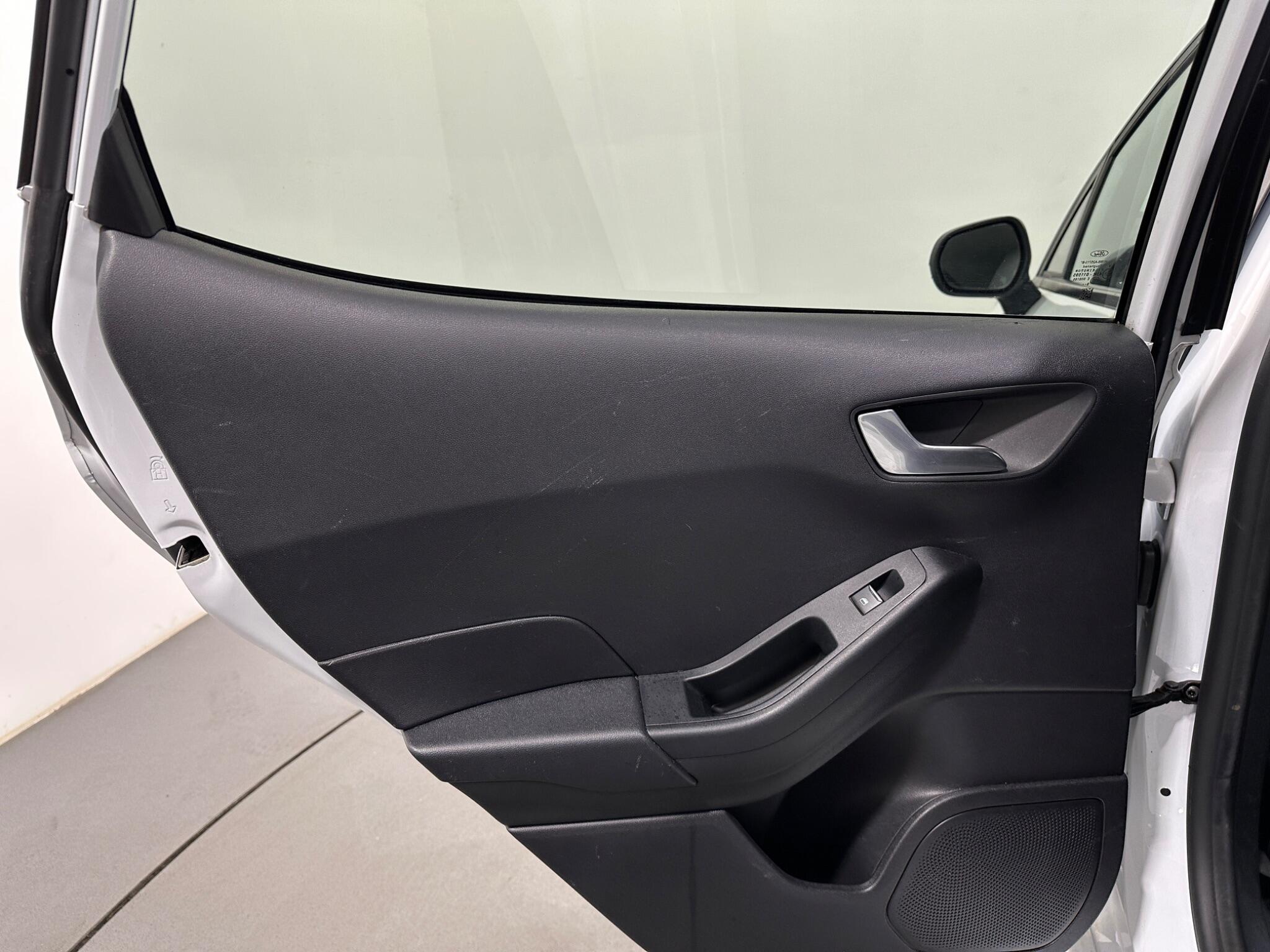 Ford Fiesta view 39