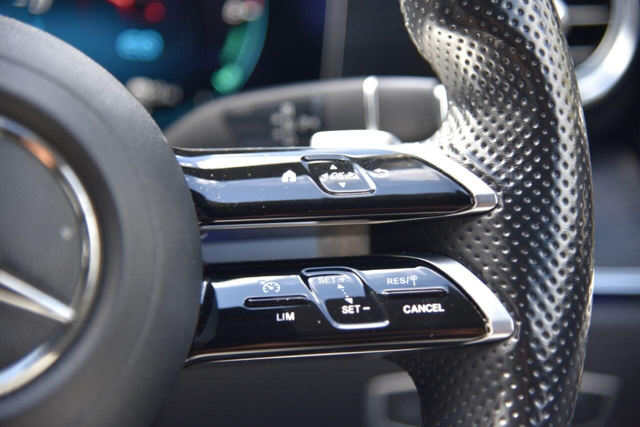 Mercedes-Benz E Class view 31