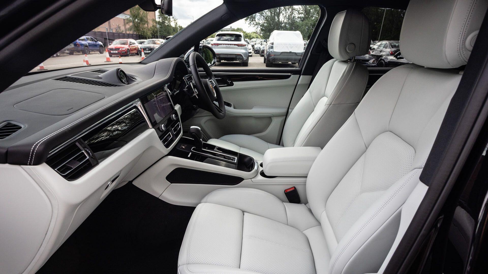 Porsche Macan view 24