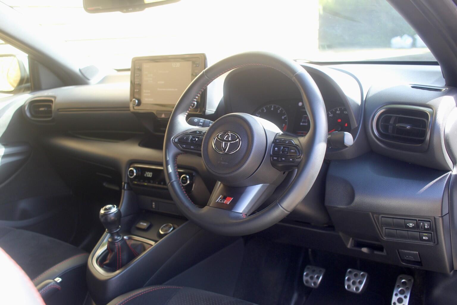 Toyota Yaris view 3