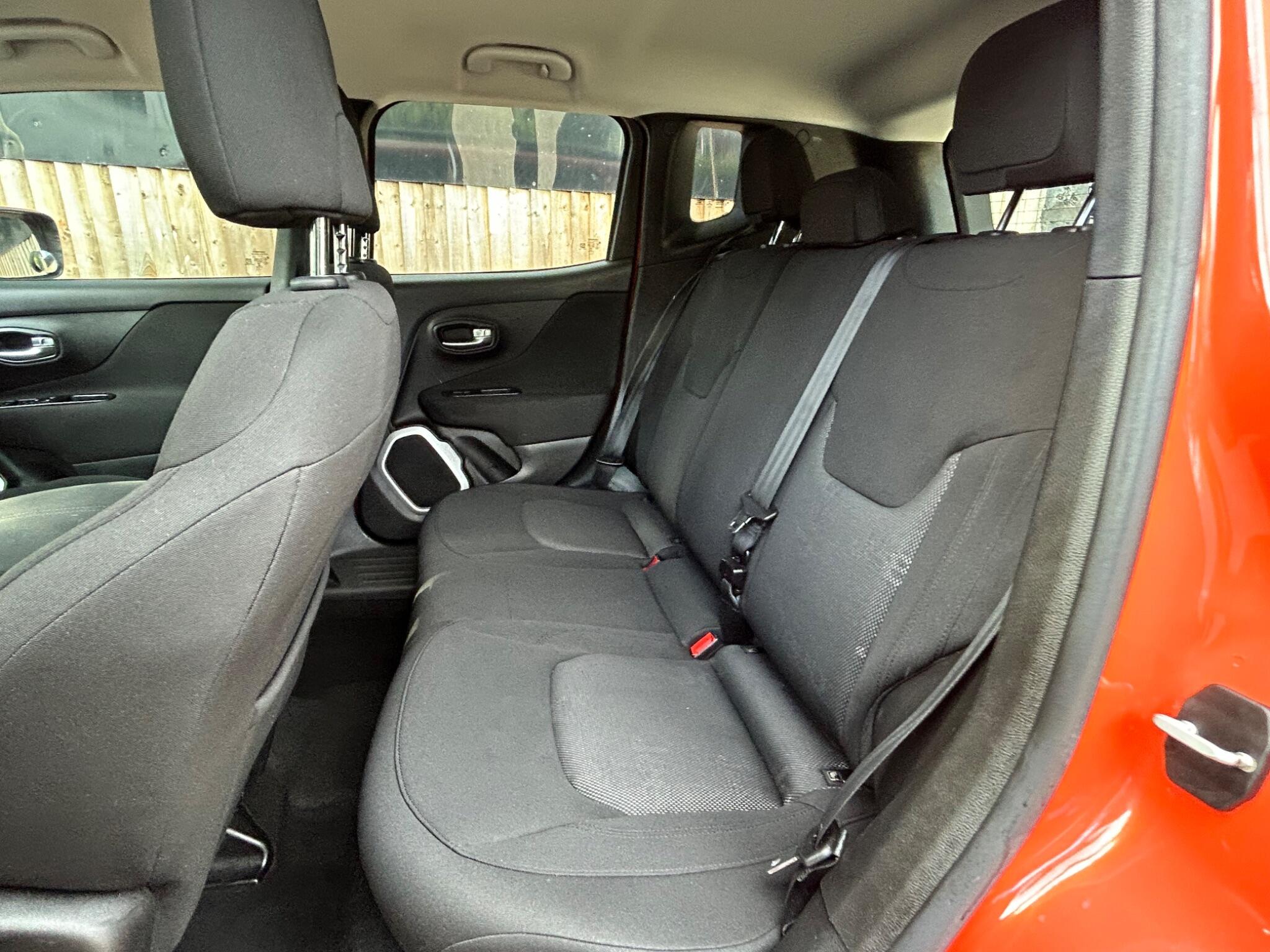 Jeep Renegade view 29