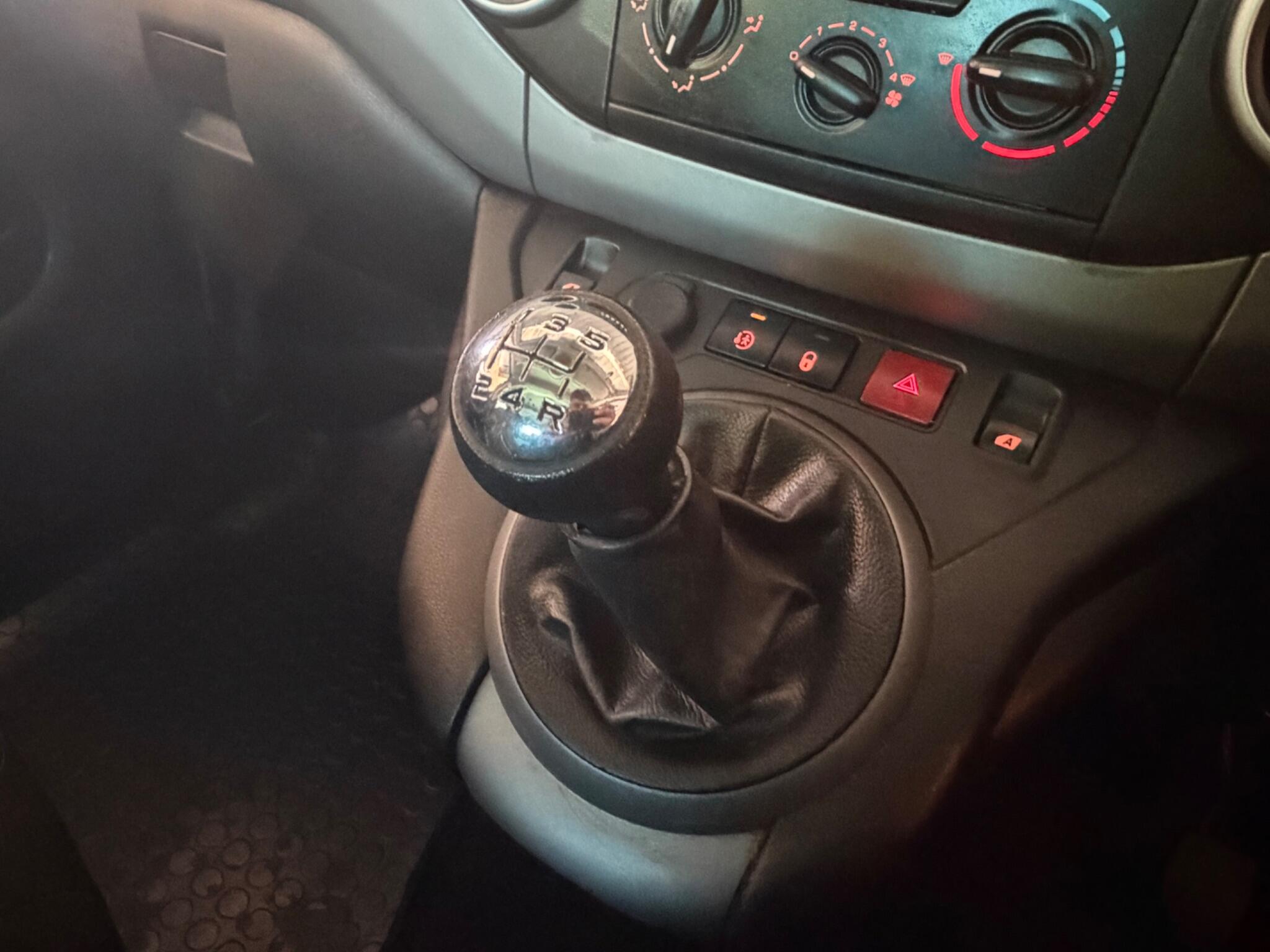 Peugeot Partner Tepee view 31