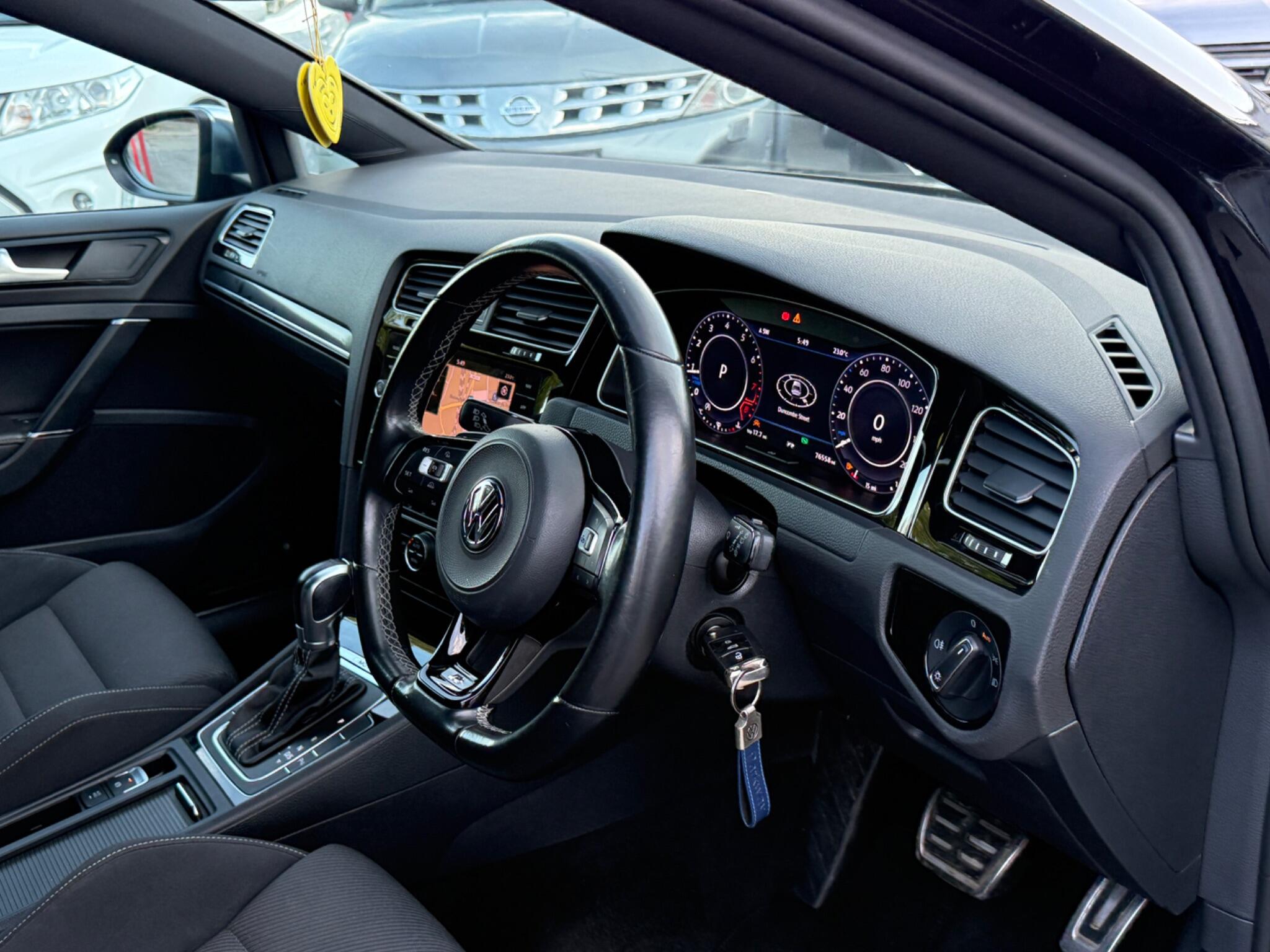 Volkswagen Golf - Image 34