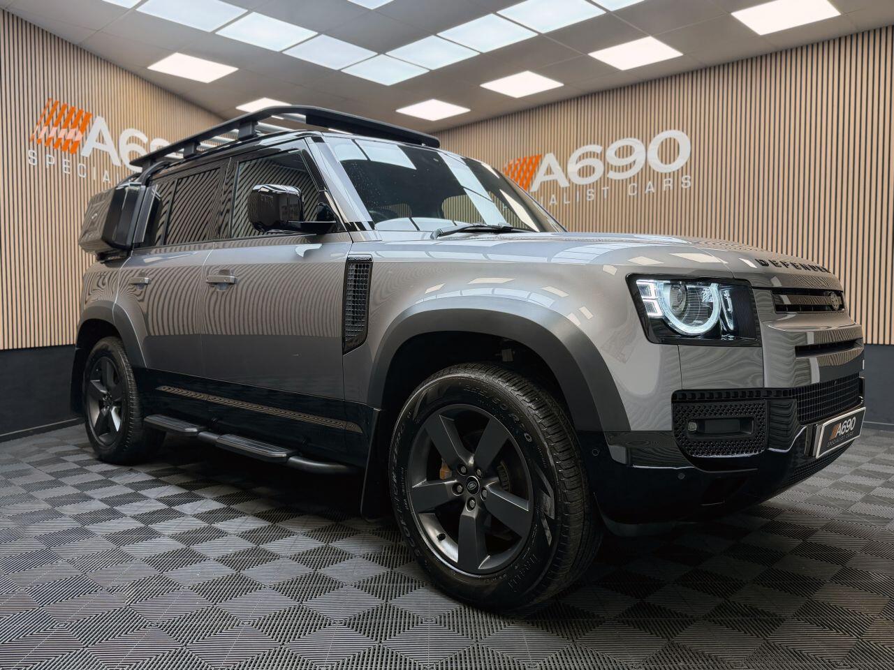 Land Rover Defender 110 view 9
