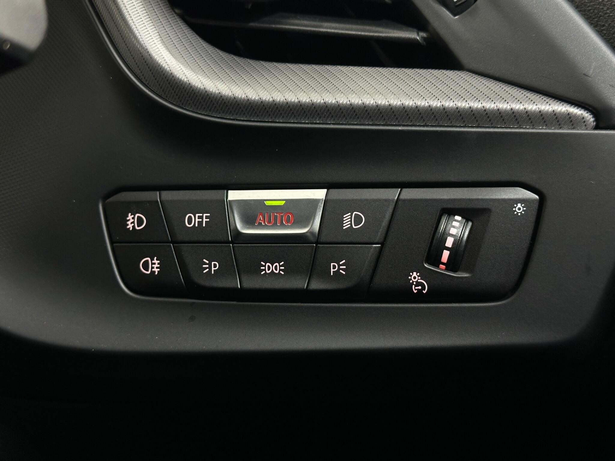 BMW 1 Series view 18