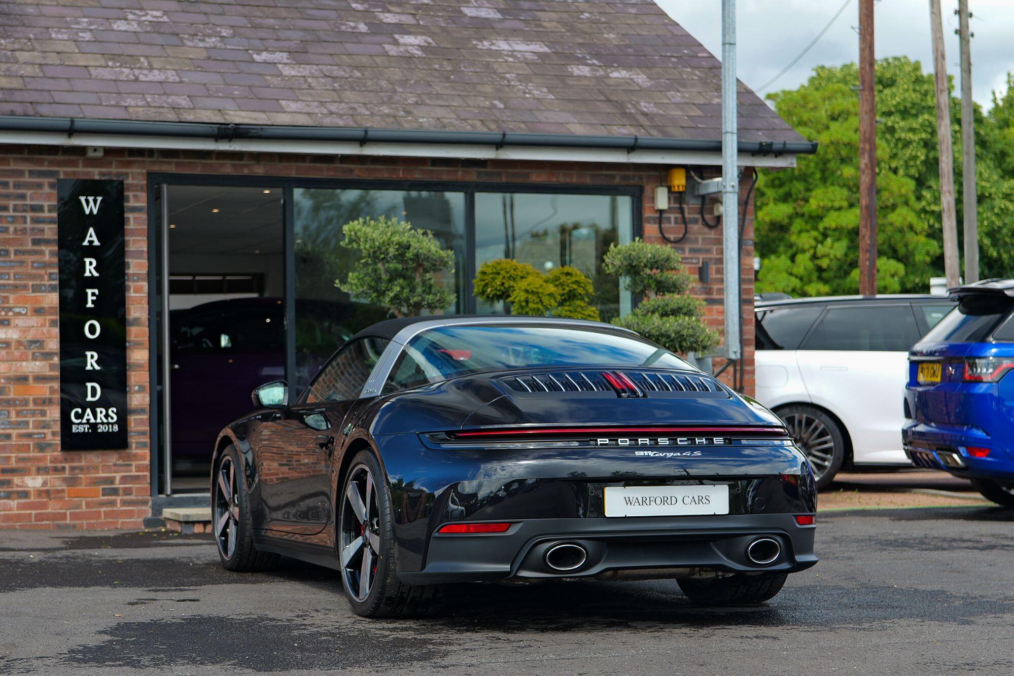 Porsche 911 view 6