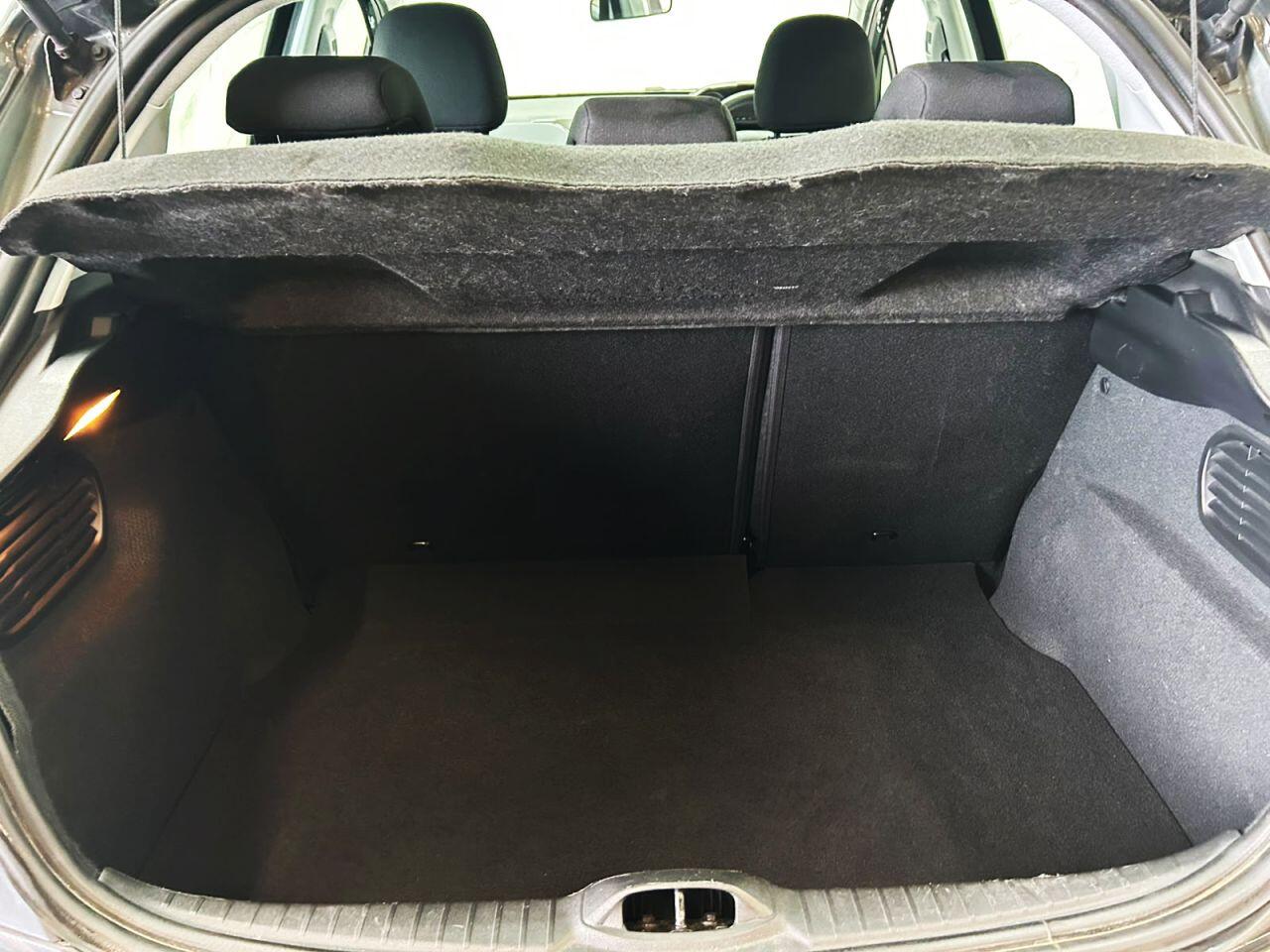 Peugeot 208 view 15