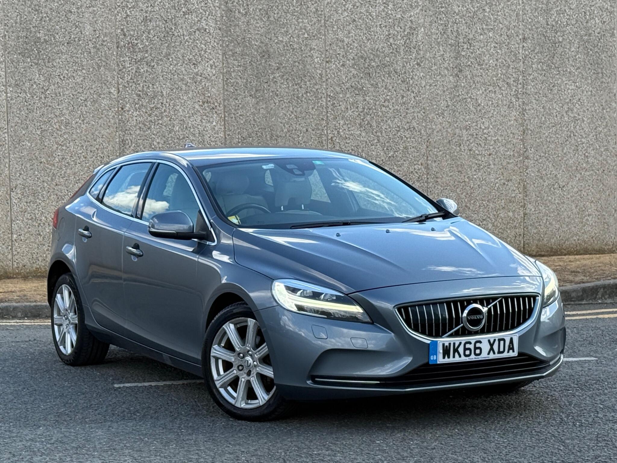 Volvo V40 main image