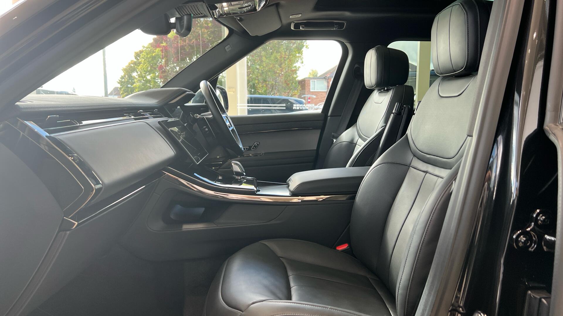 Land Rover Range Rover Sport view 3