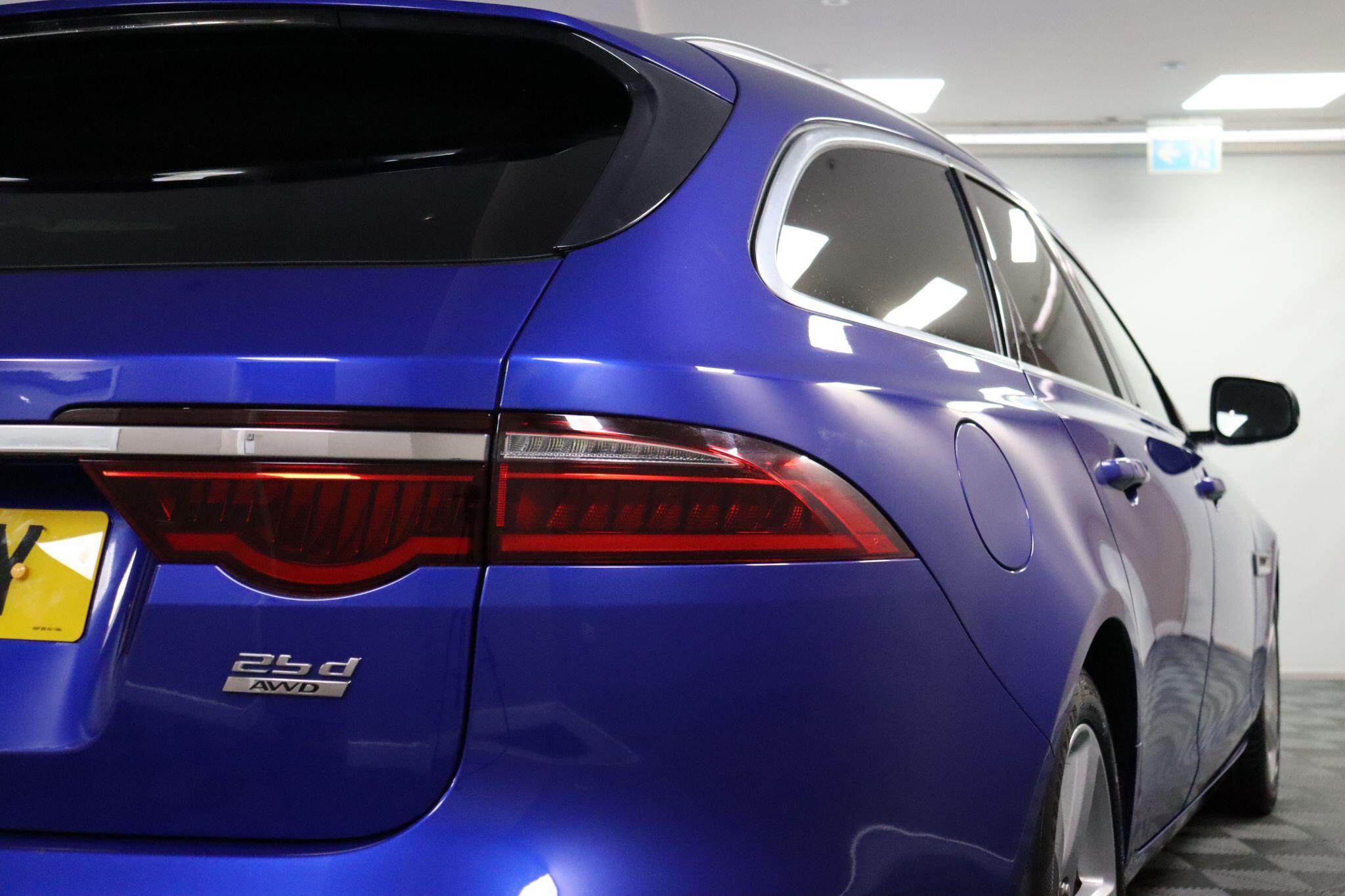 Jaguar XF view 23