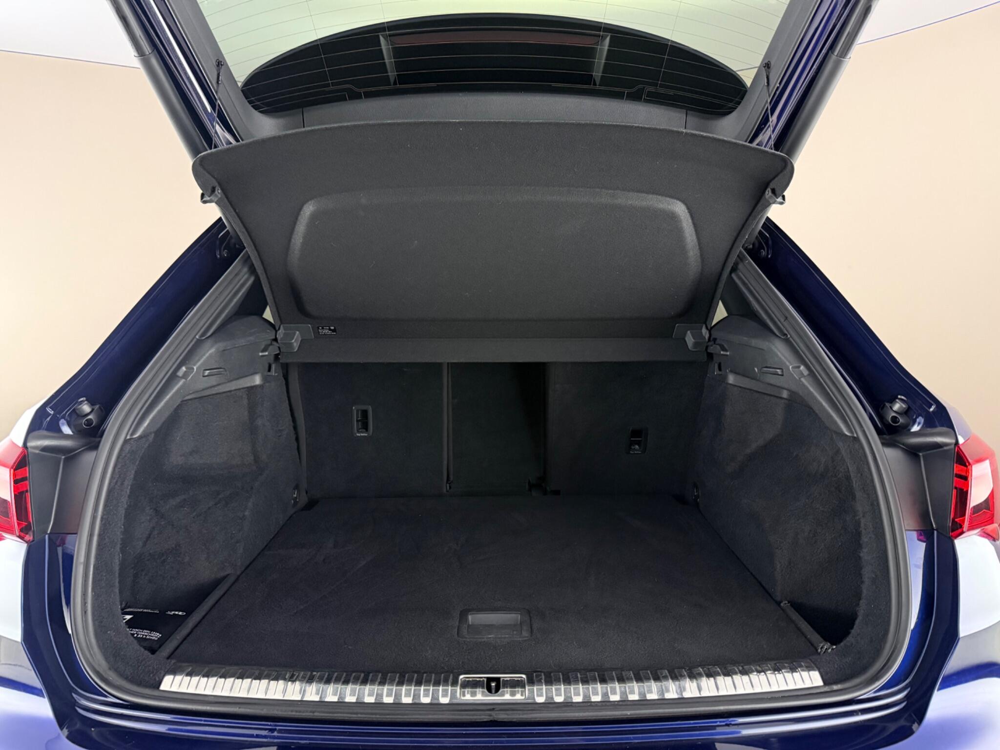 Audi Q3 view 10