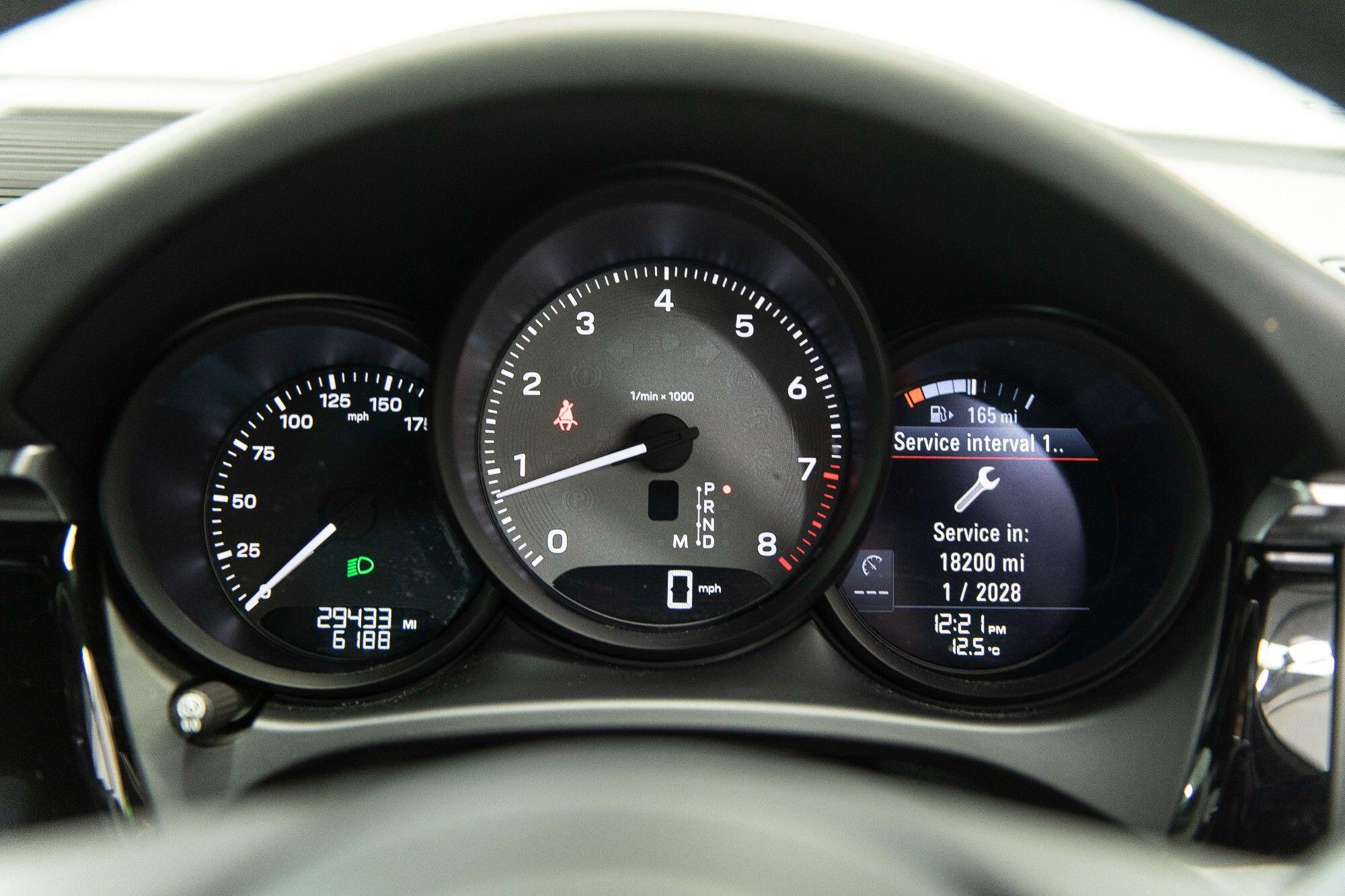 Porsche Macan view 22