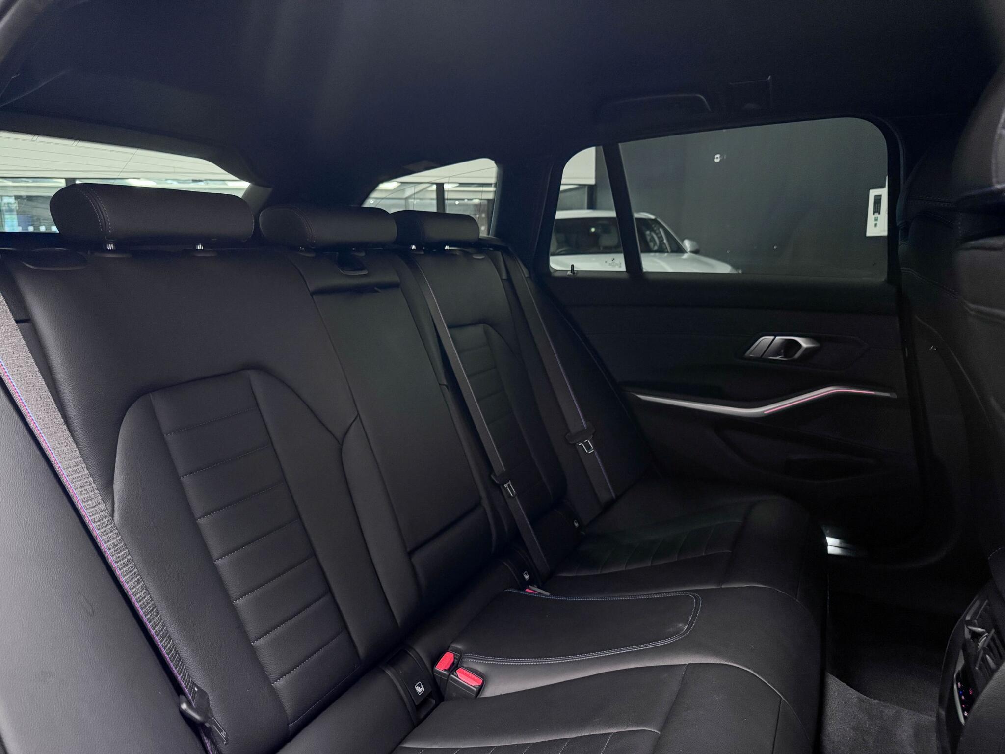 BMW 3 Series view 28