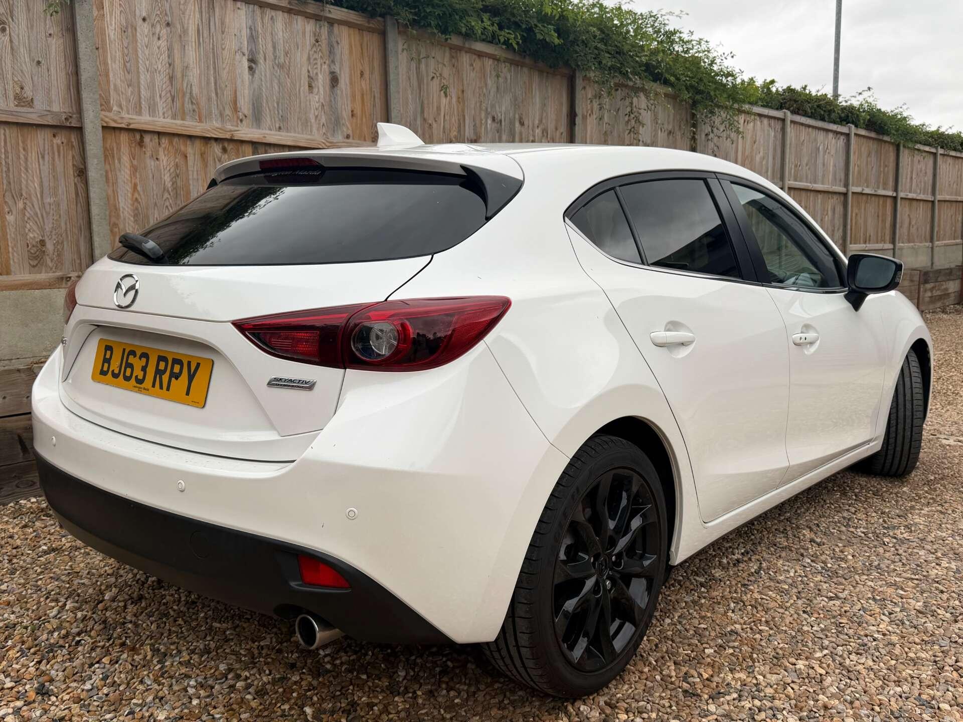 Mazda Mazda3 view 14