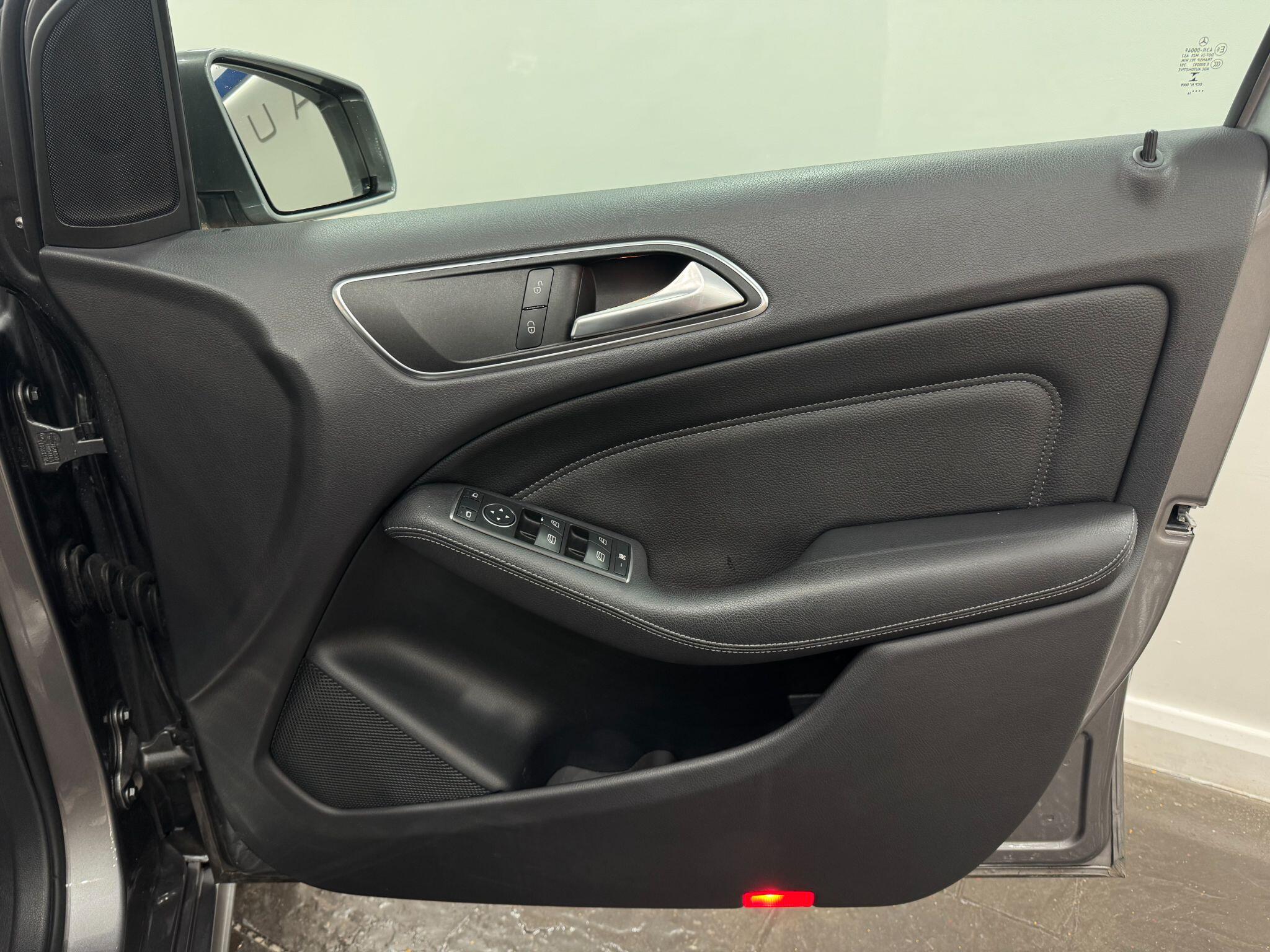 Mercedes-Benz B-Class view 28