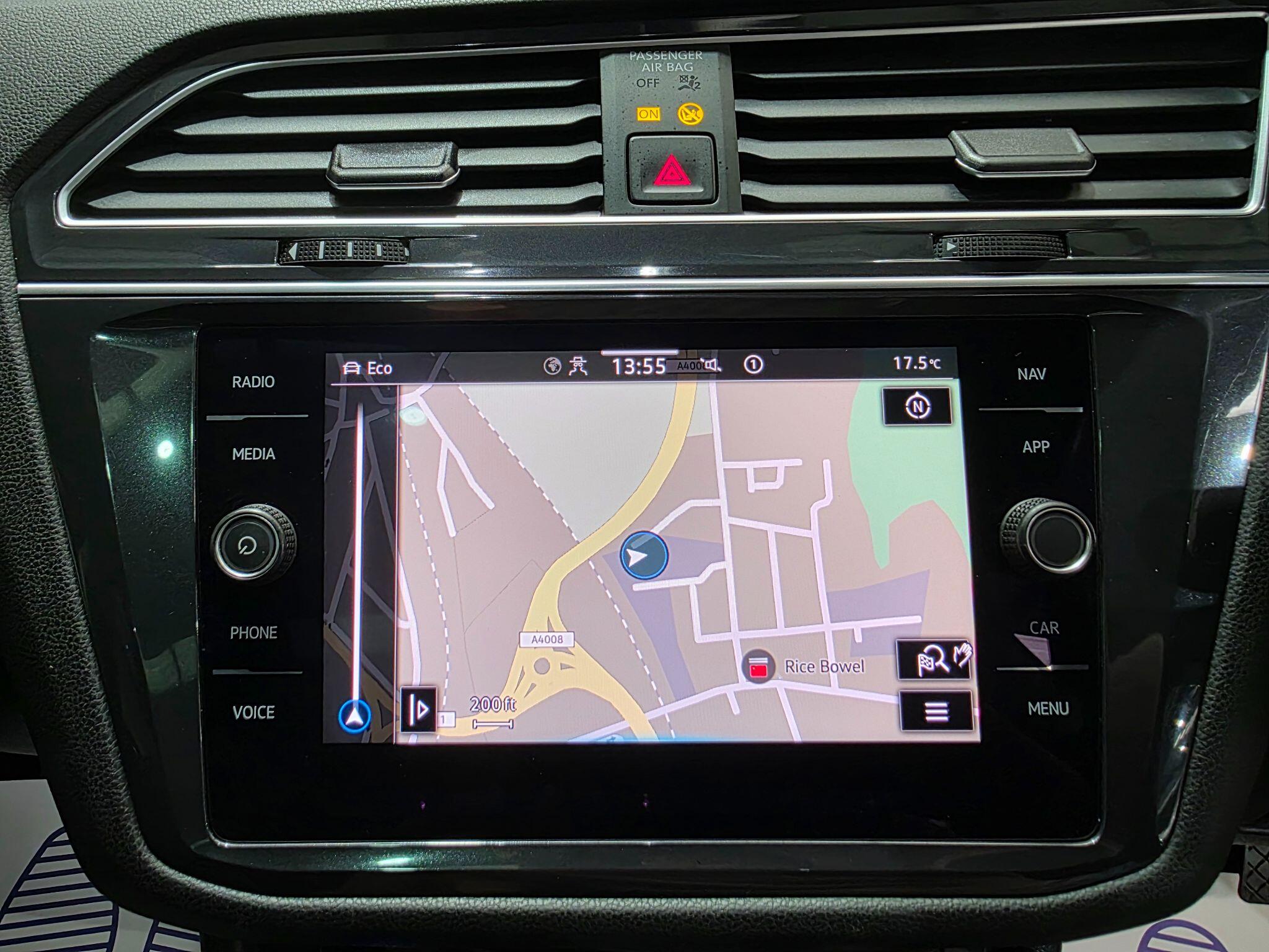 Volkswagen Tiguan Allspace view 8