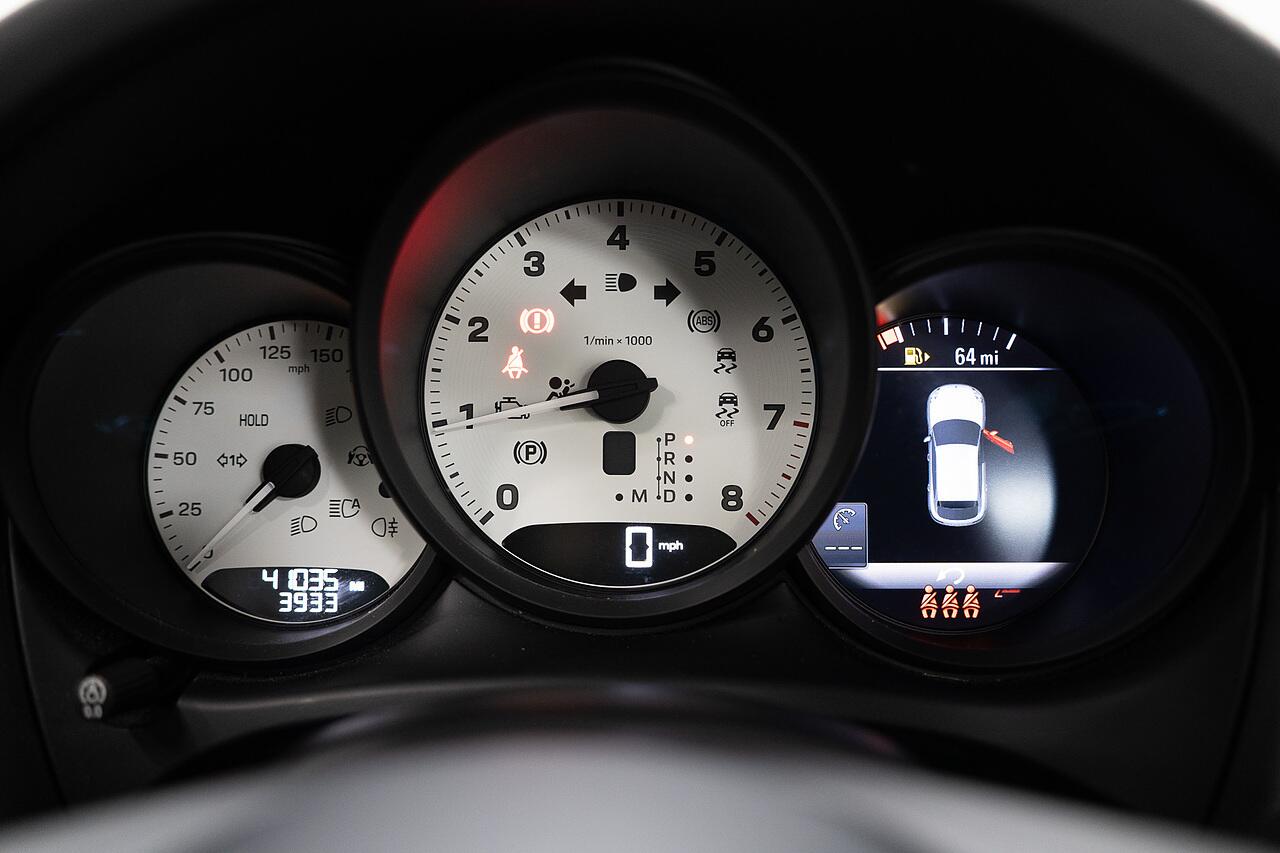 Porsche Macan view 12