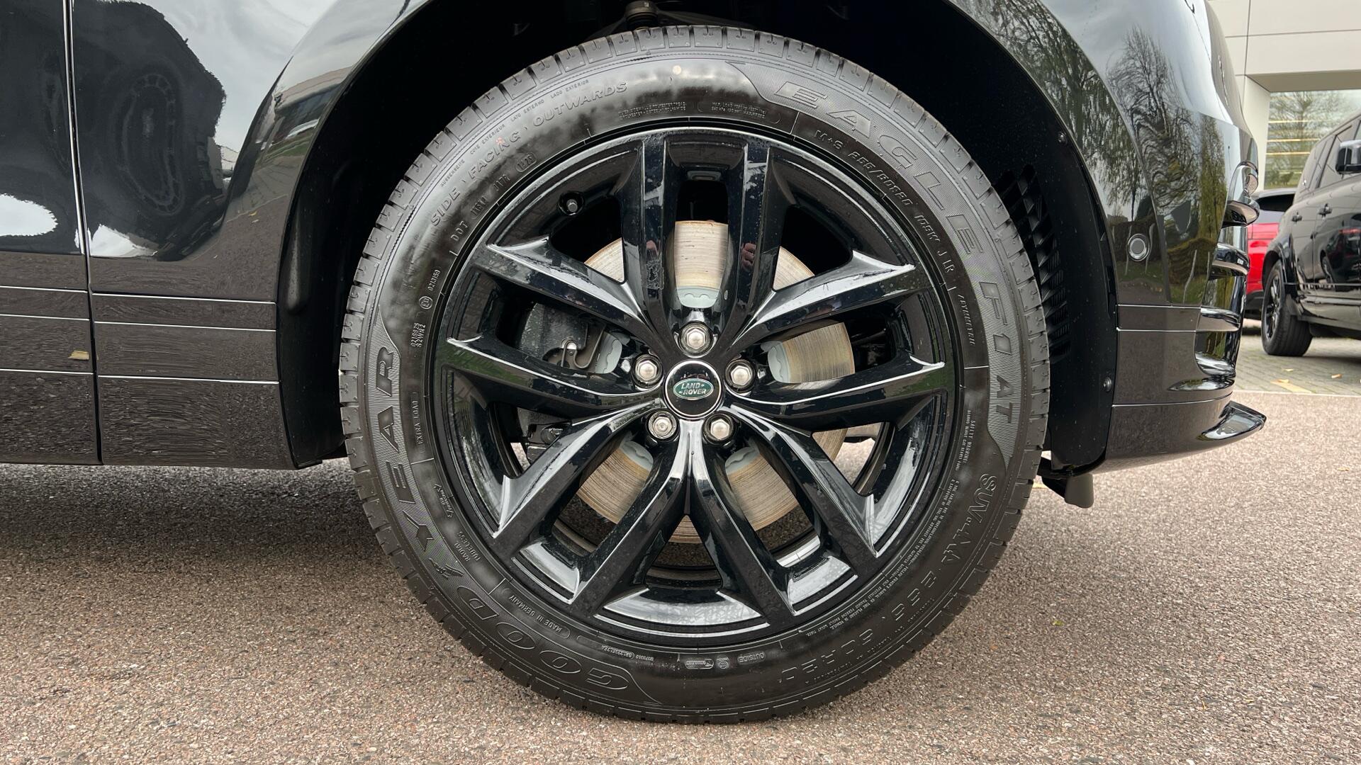Land Rover Range Rover Velar view 9