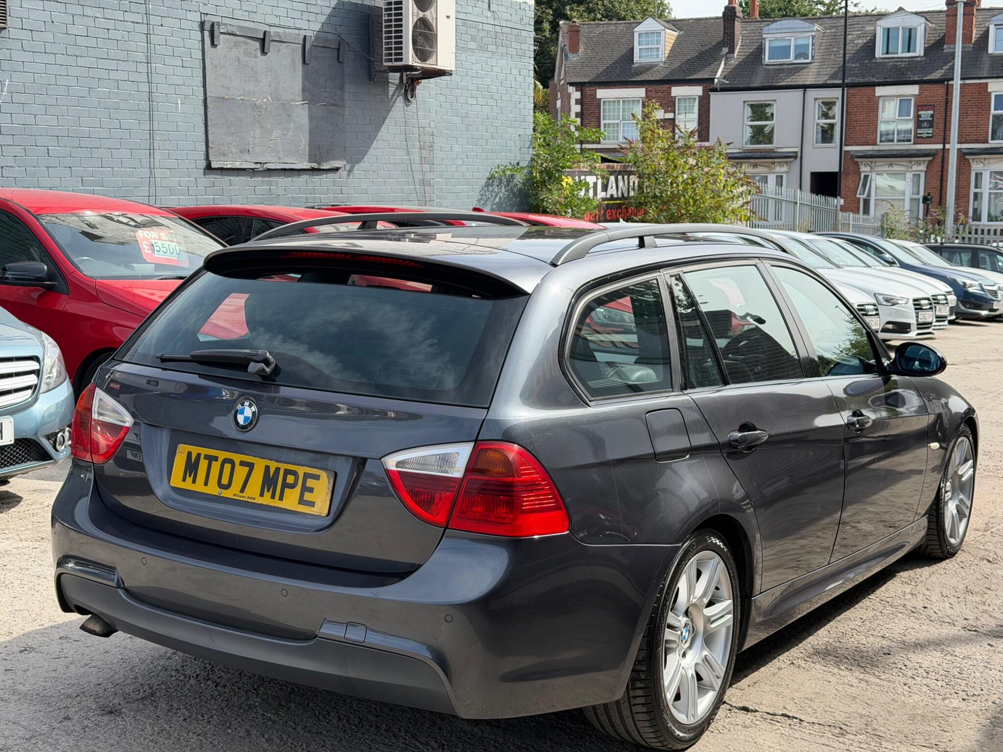 BMW 3 Series view 14