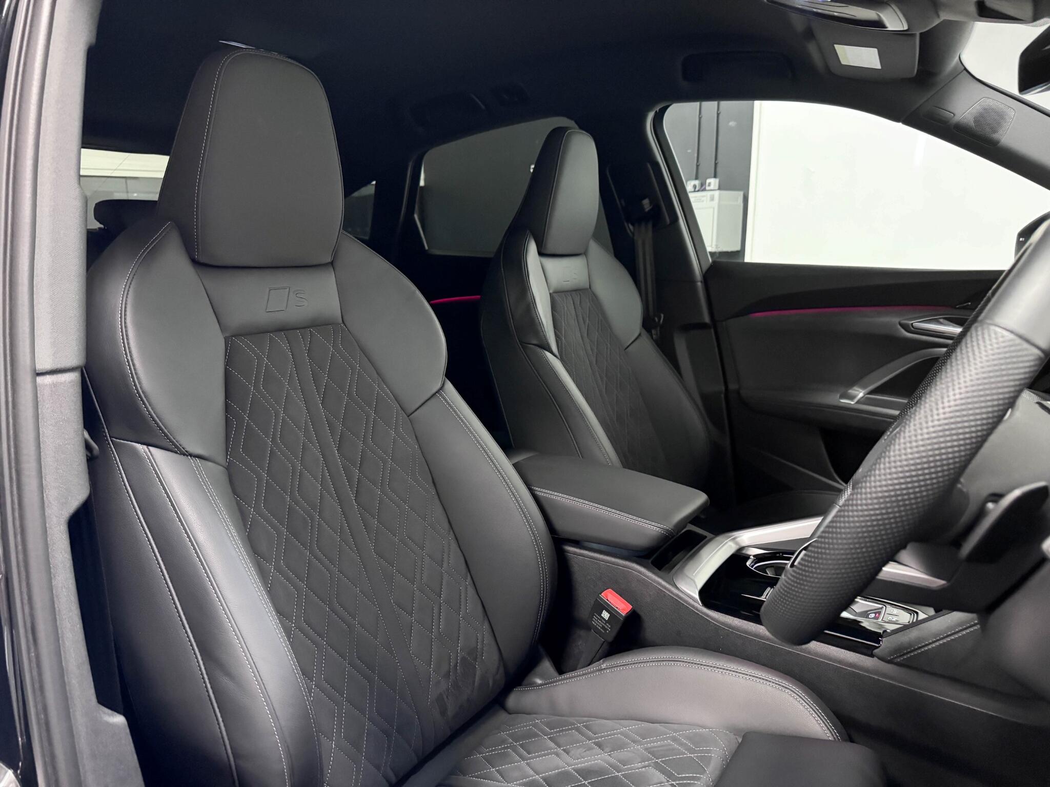 Audi Q5 view 32