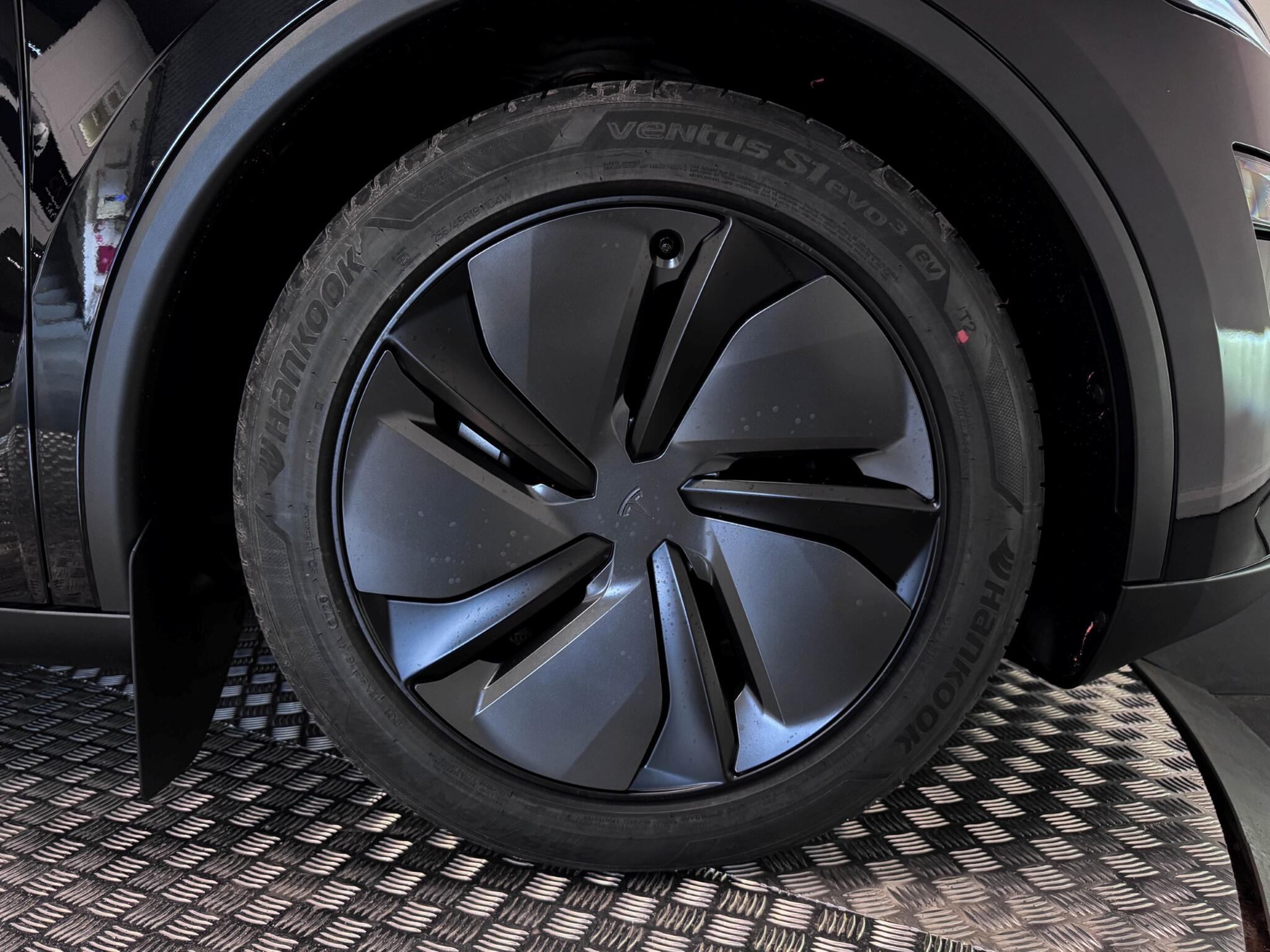 Tesla Model Y view 77