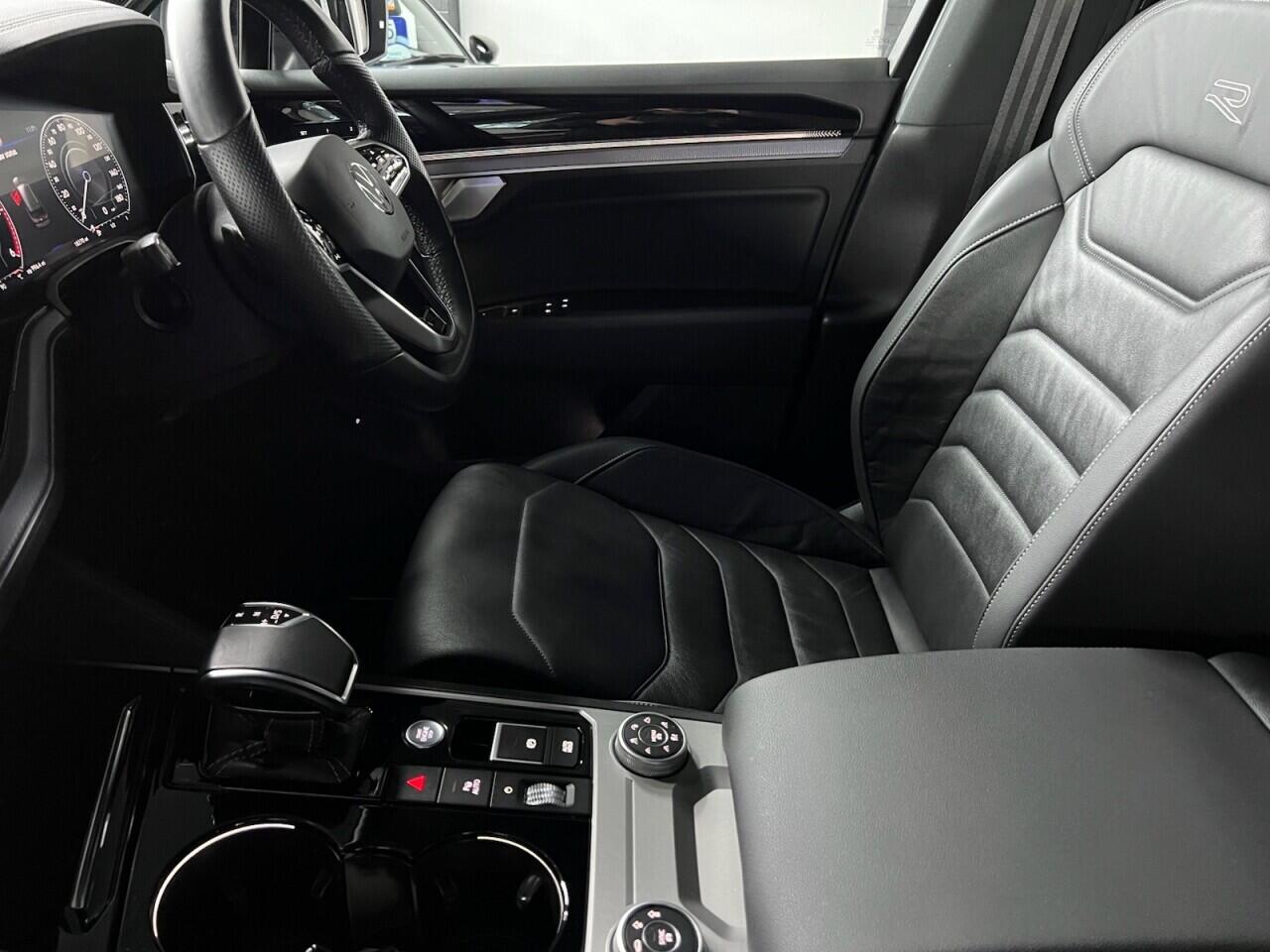 Volkswagen Touareg view 29