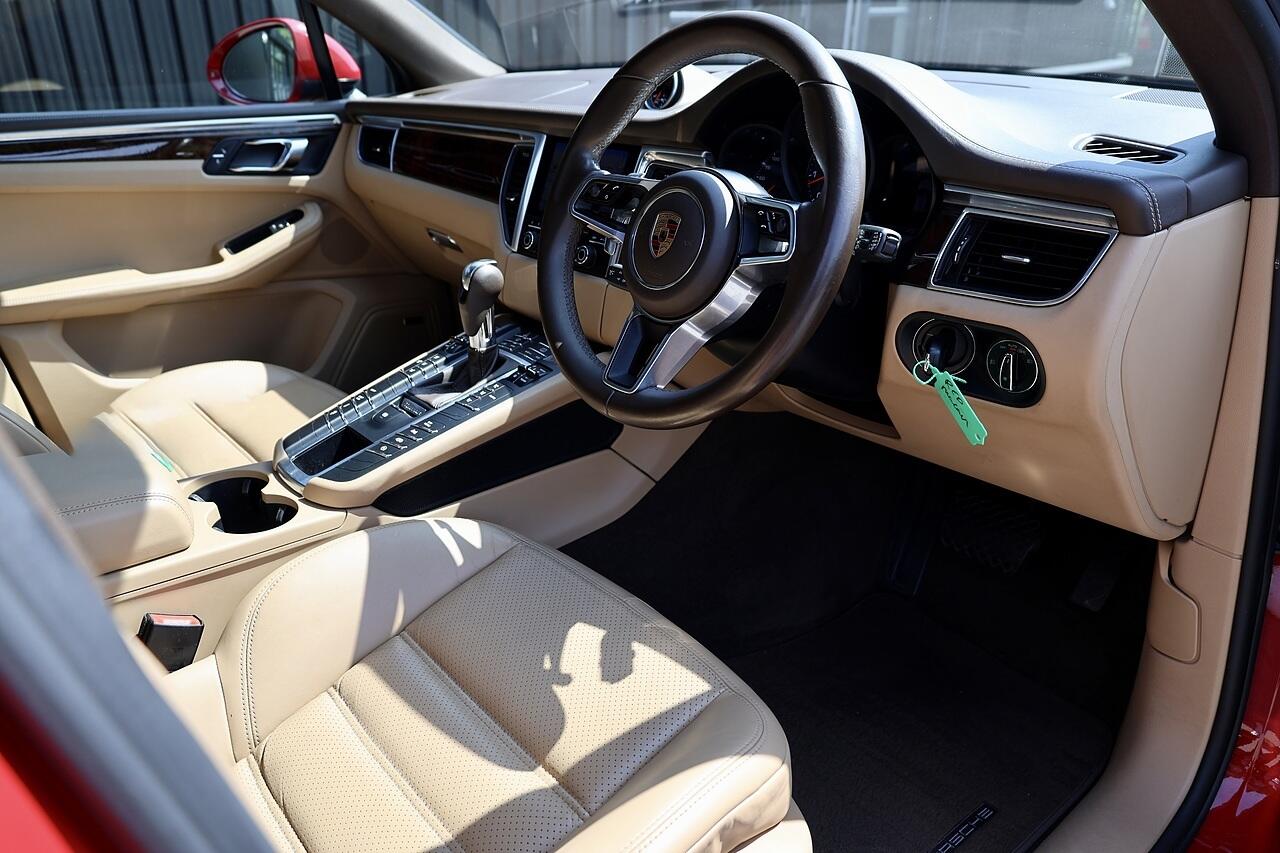 Porsche Macan view 7
