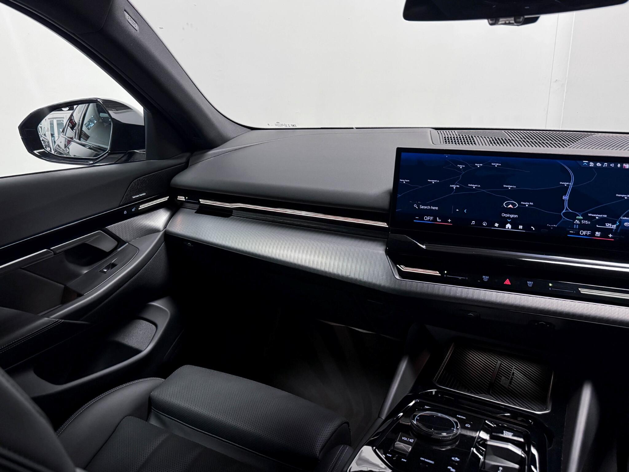 BMW 5 Series view 13
