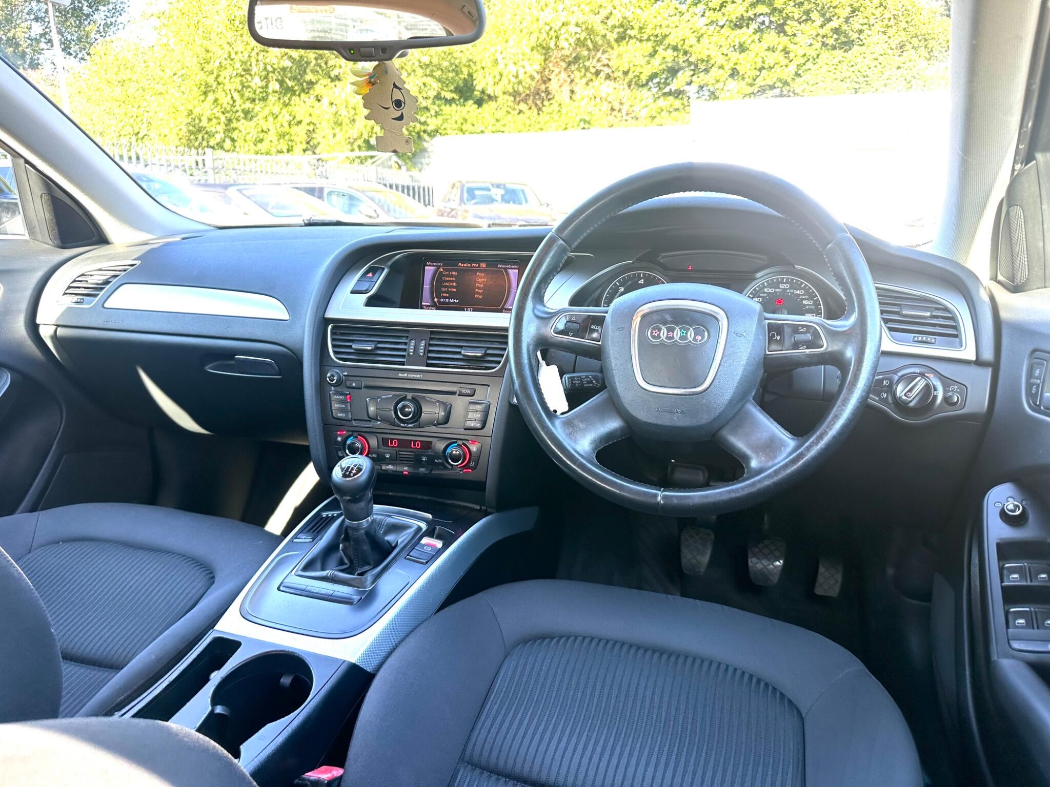 Audi A4 Avant view 18