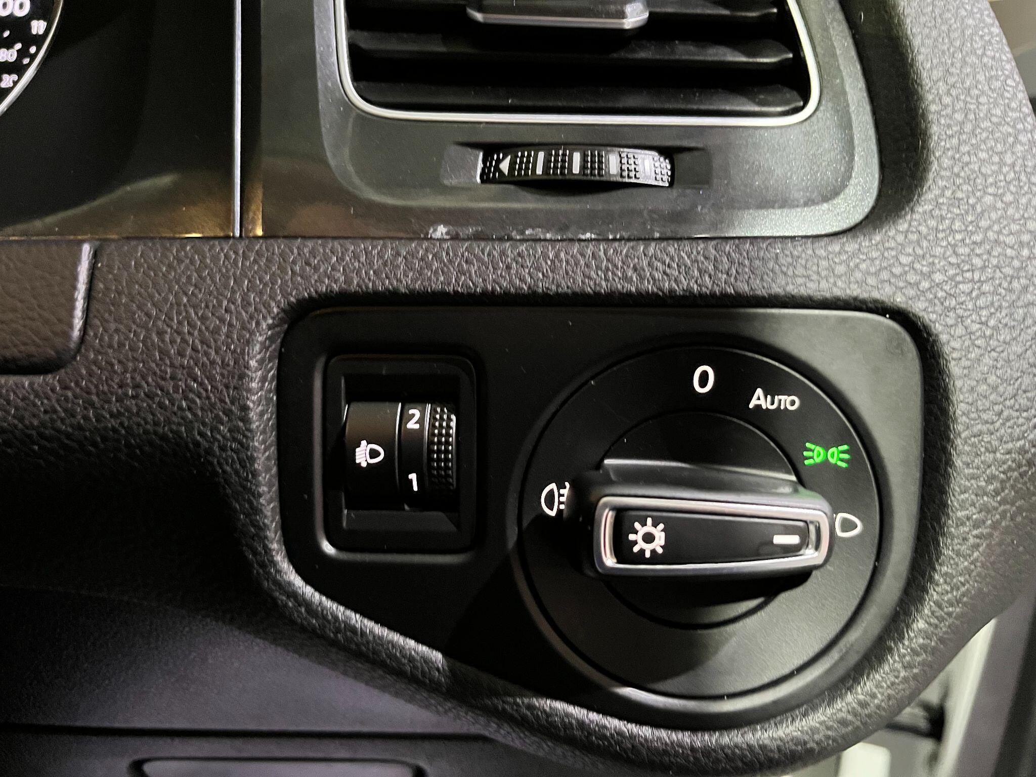 Volkswagen Golf view 47