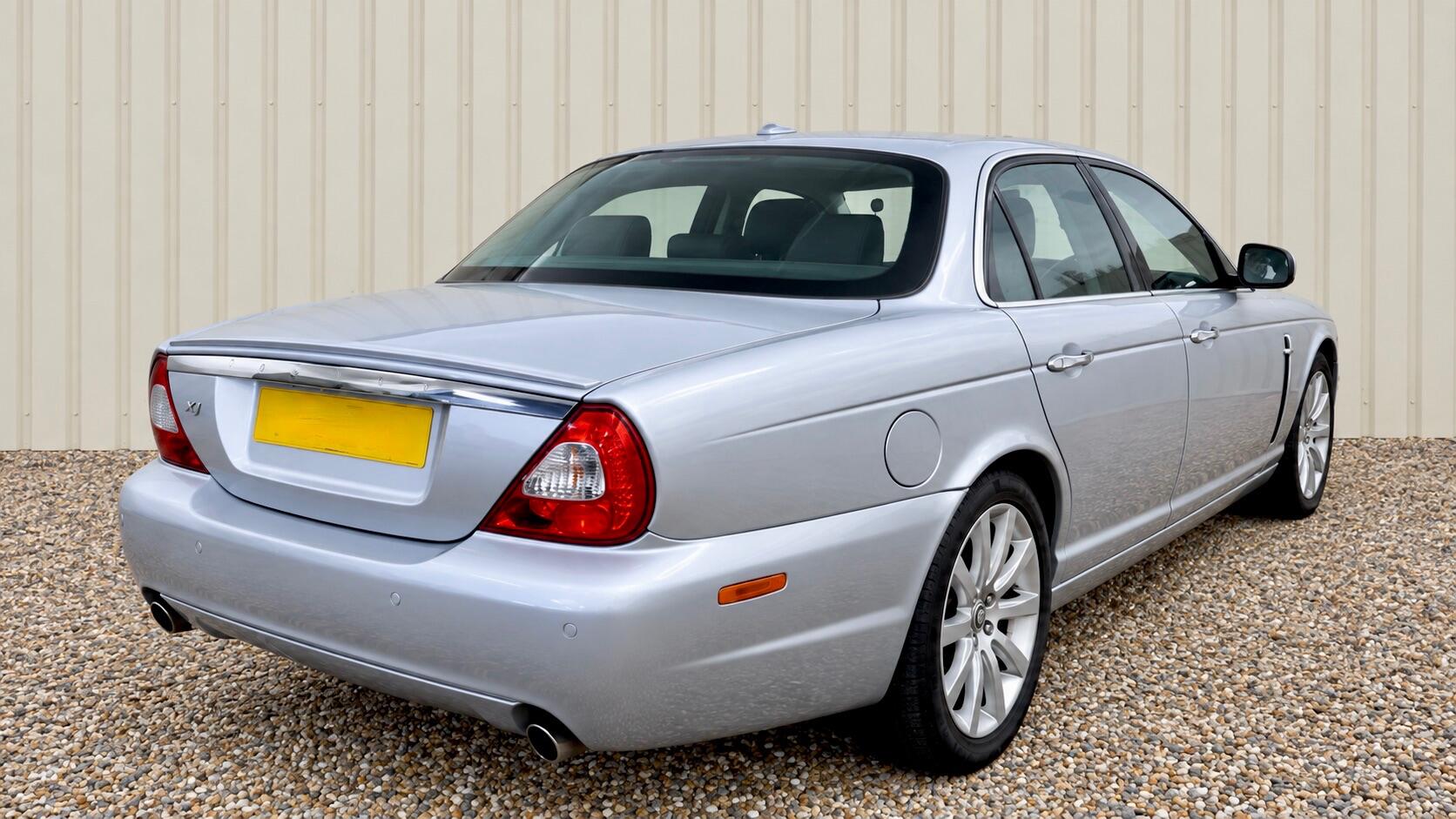 Jaguar XJ view 5