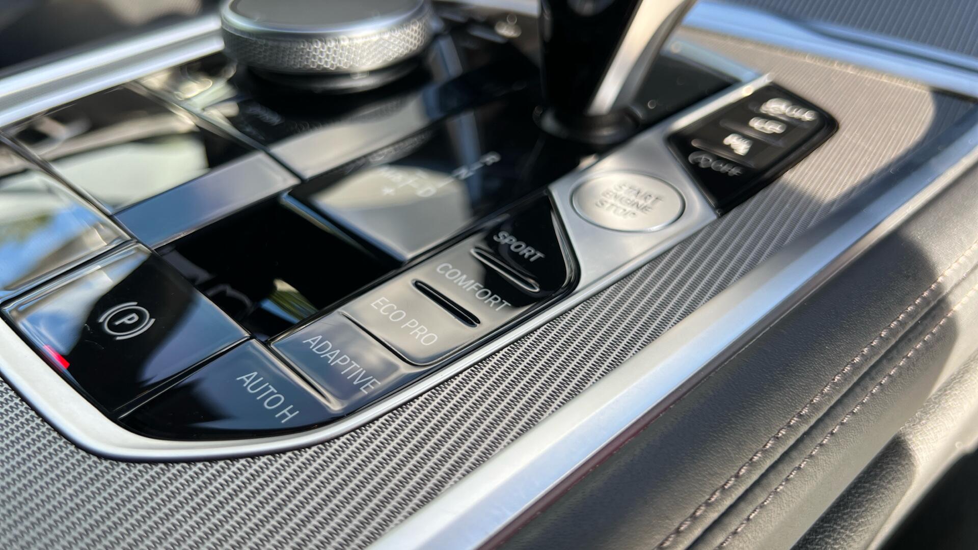 BMW 8 Series view 19
