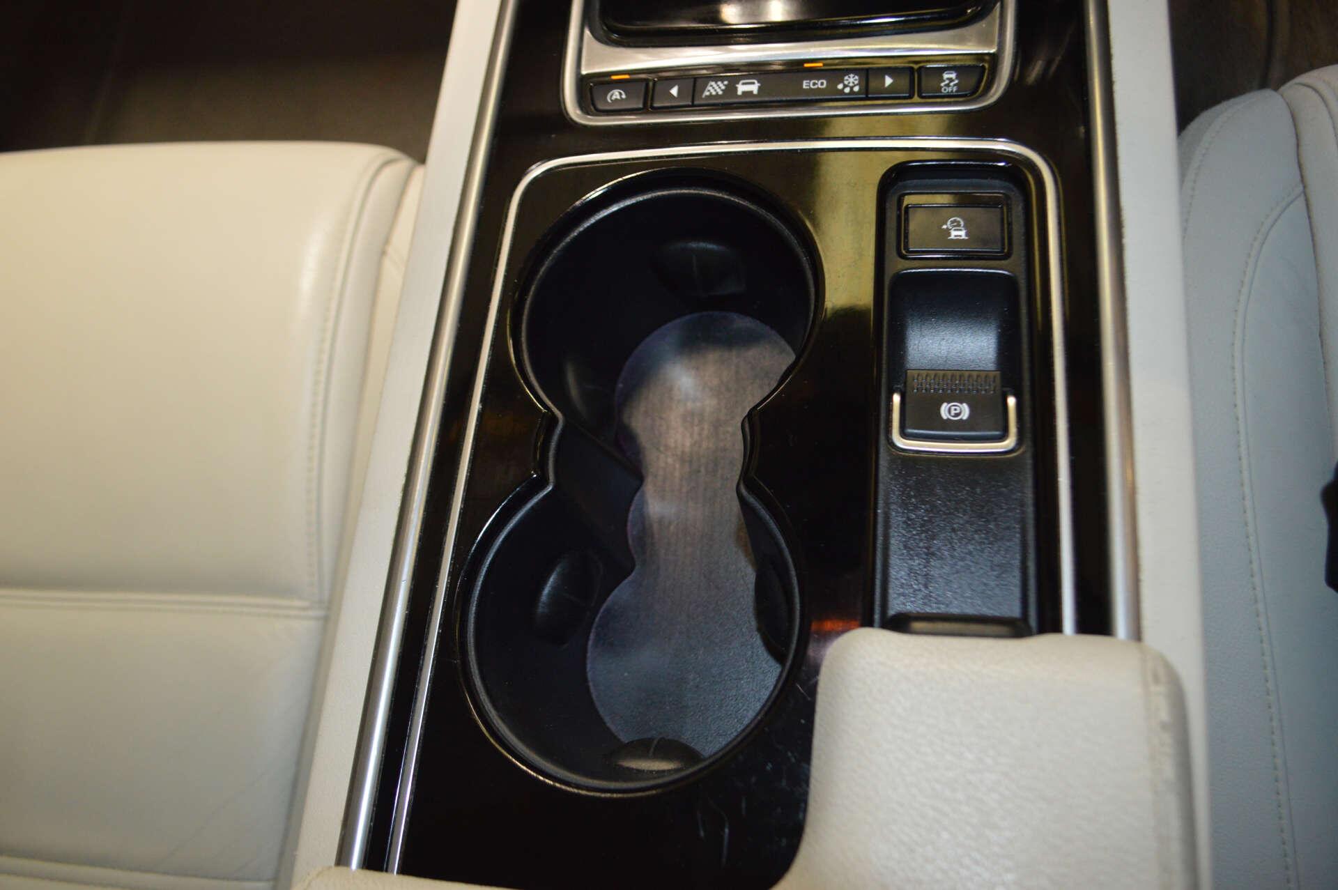 Jaguar Xe view 35
