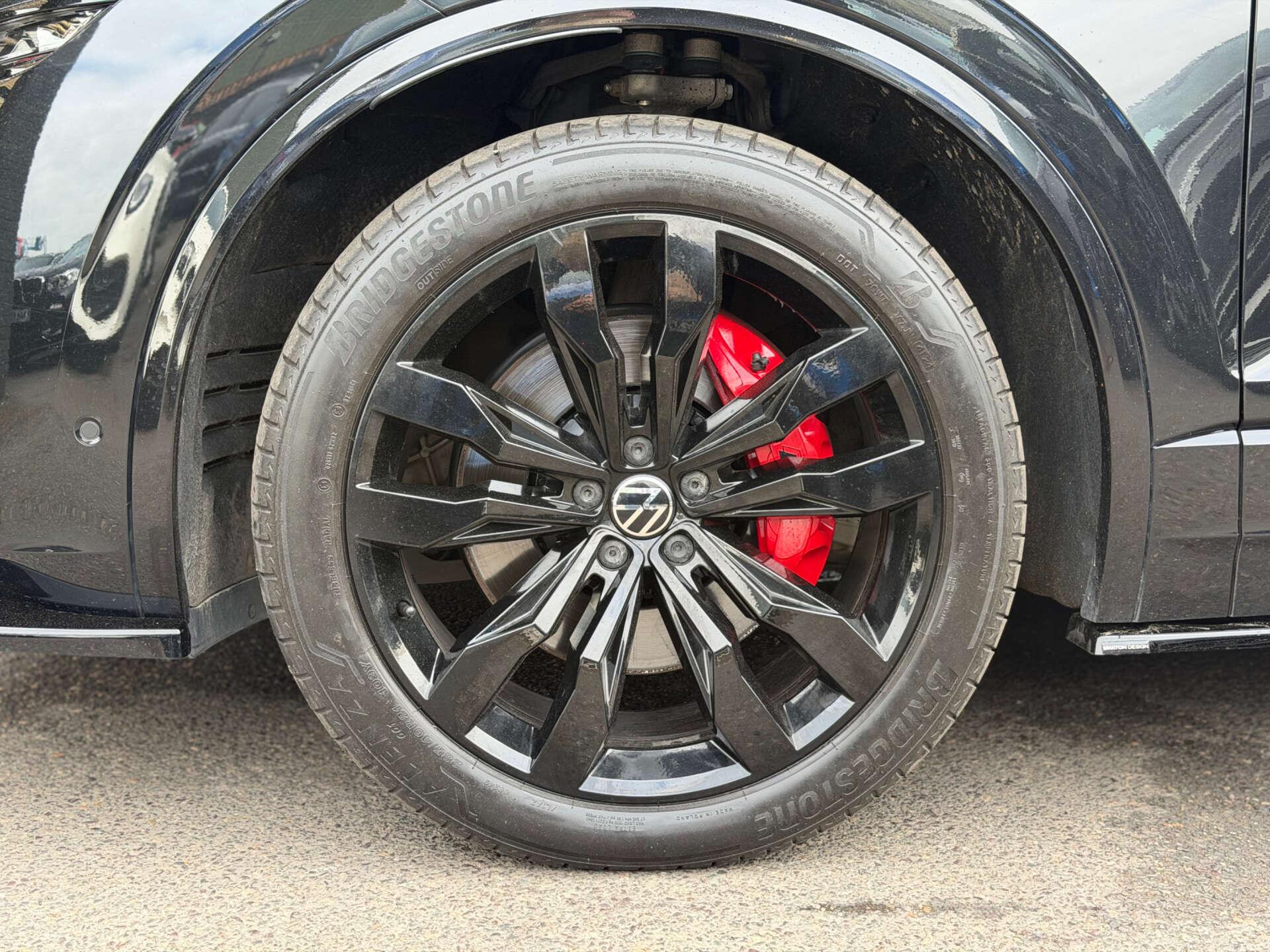Volkswagen Touareg view 13