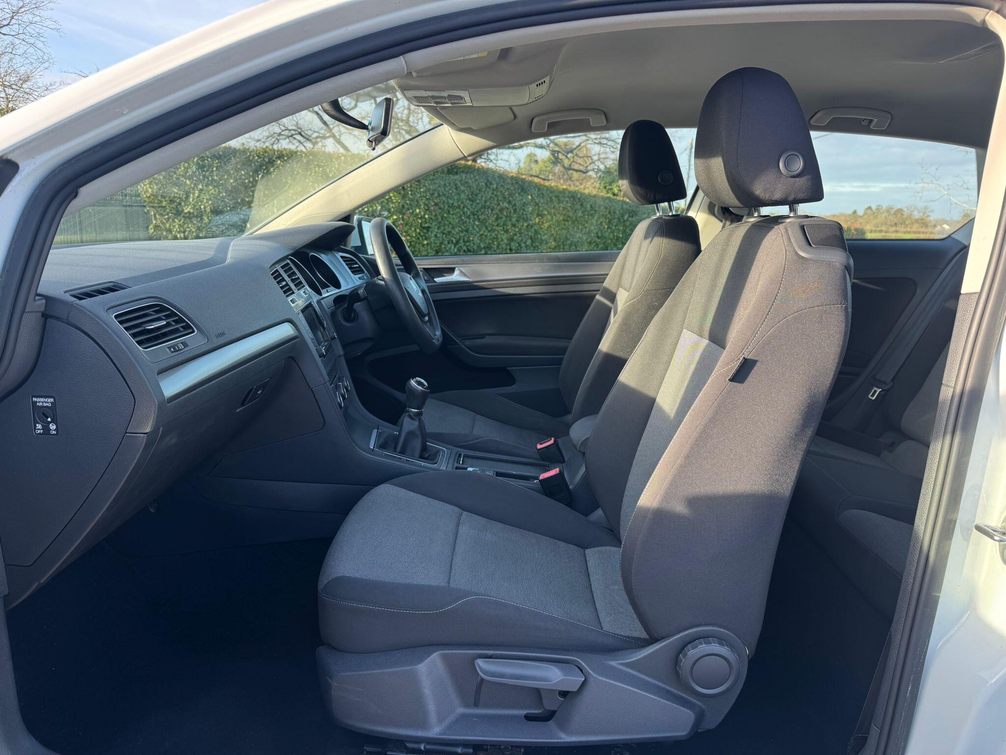 2014 Volkswagen Golf image 20