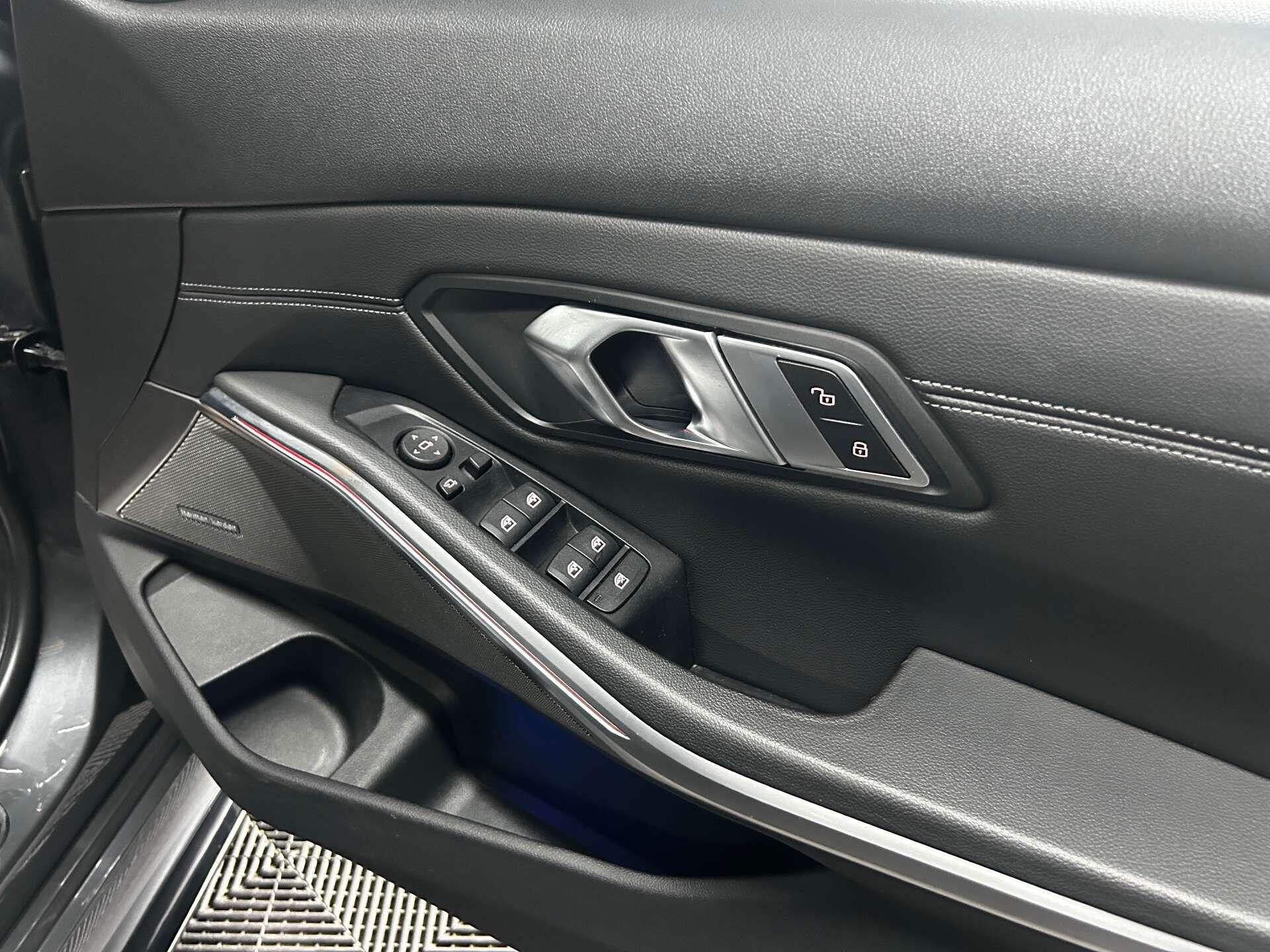 BMW 3 Series view 40