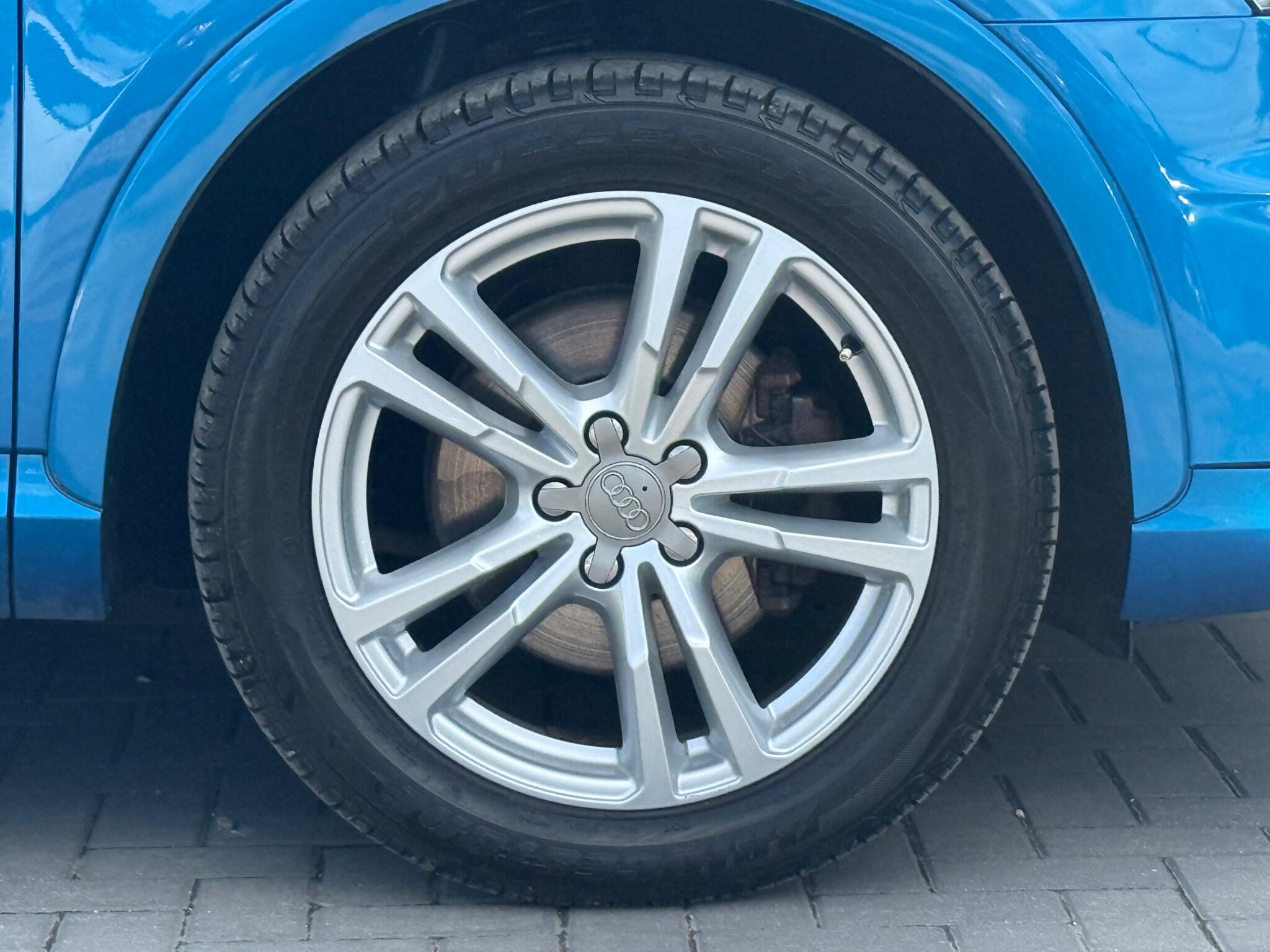 Audi Q3 view 9