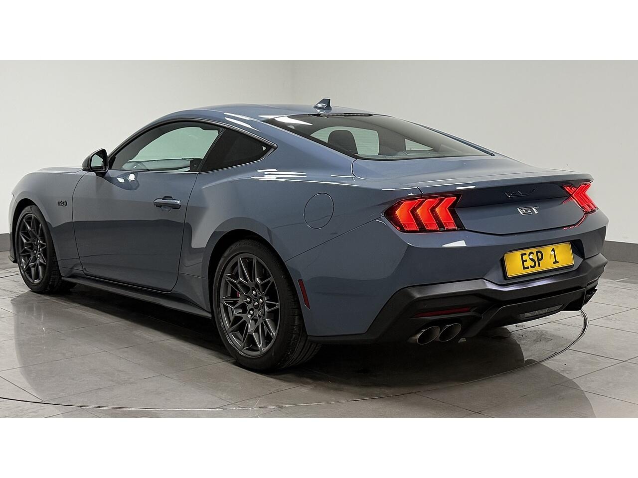 Ford Mustang view 6