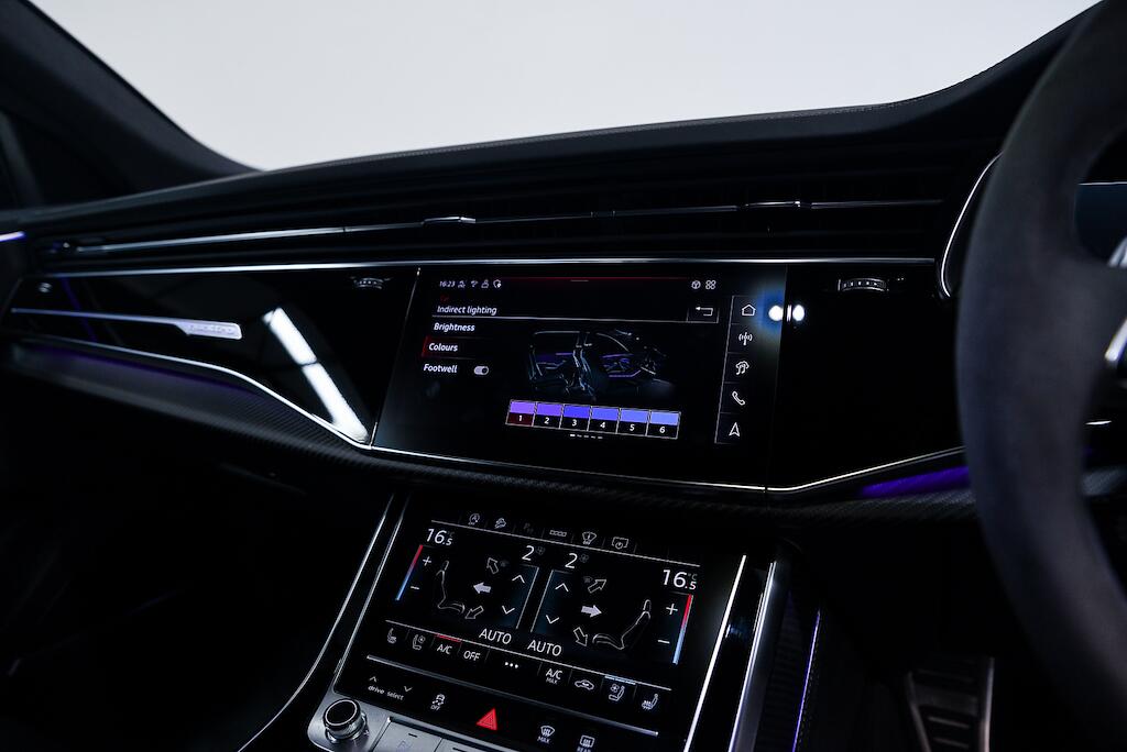 Audi RS Q8 view 31