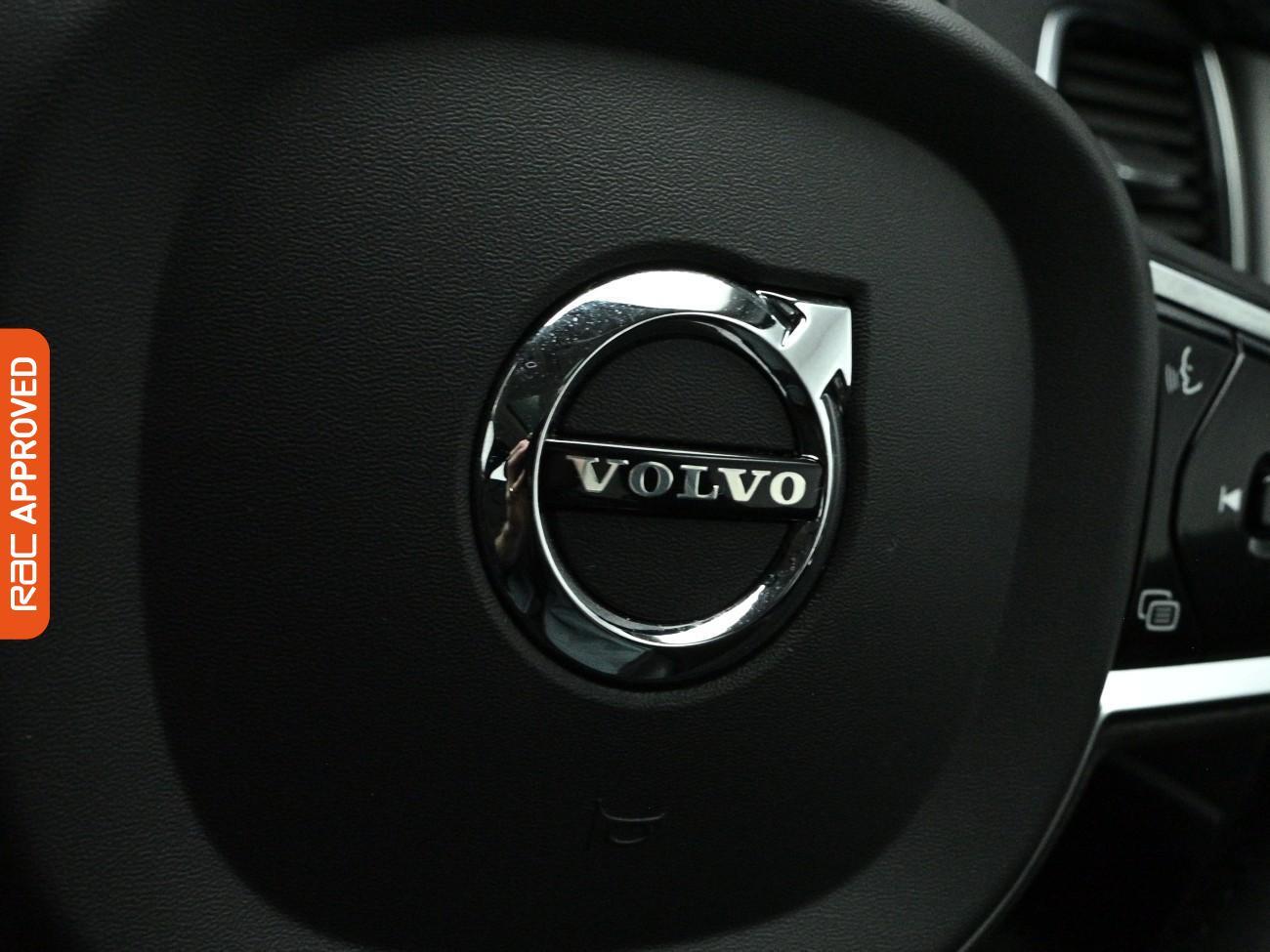 Volvo XC90 view 26