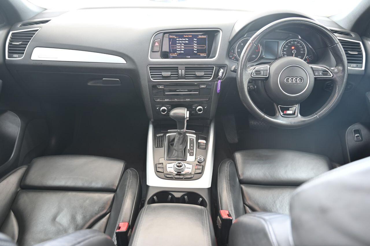 Audi Q5 view 18