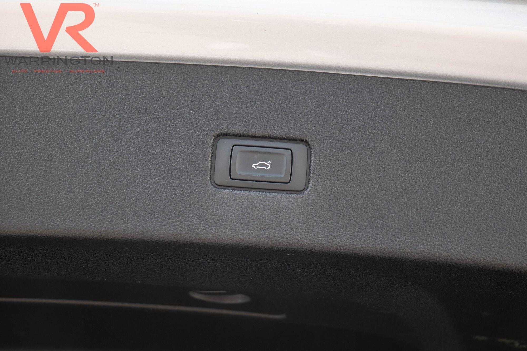 Audi Q8 view 18