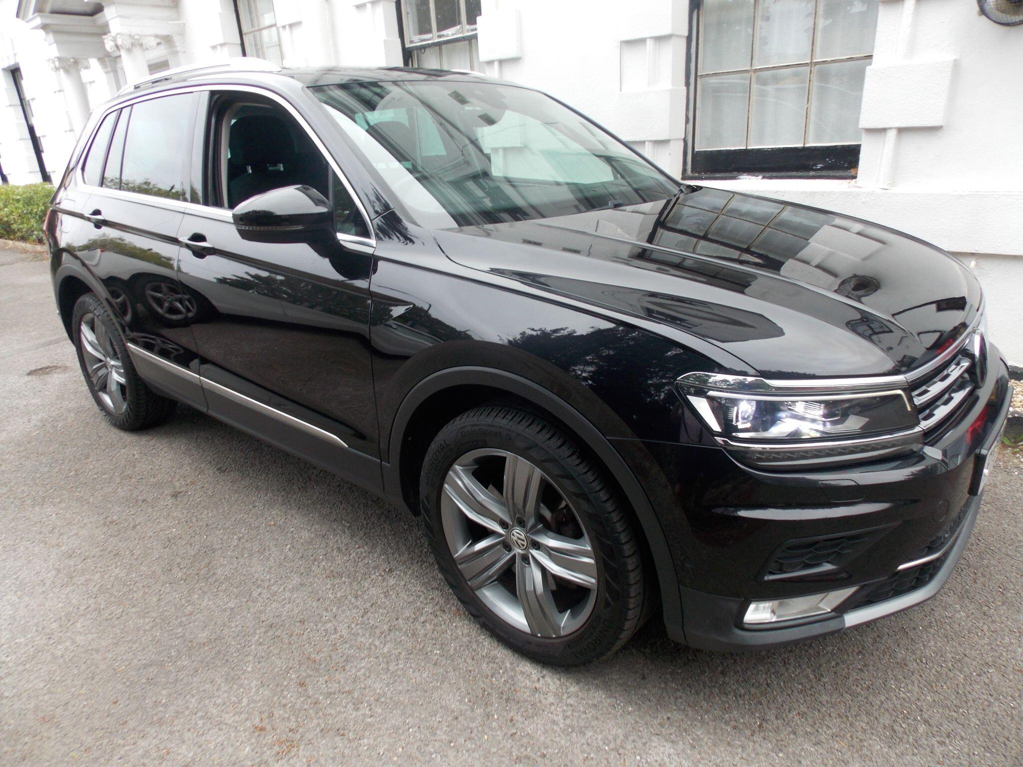 Volkswagen Tiguan view 3
