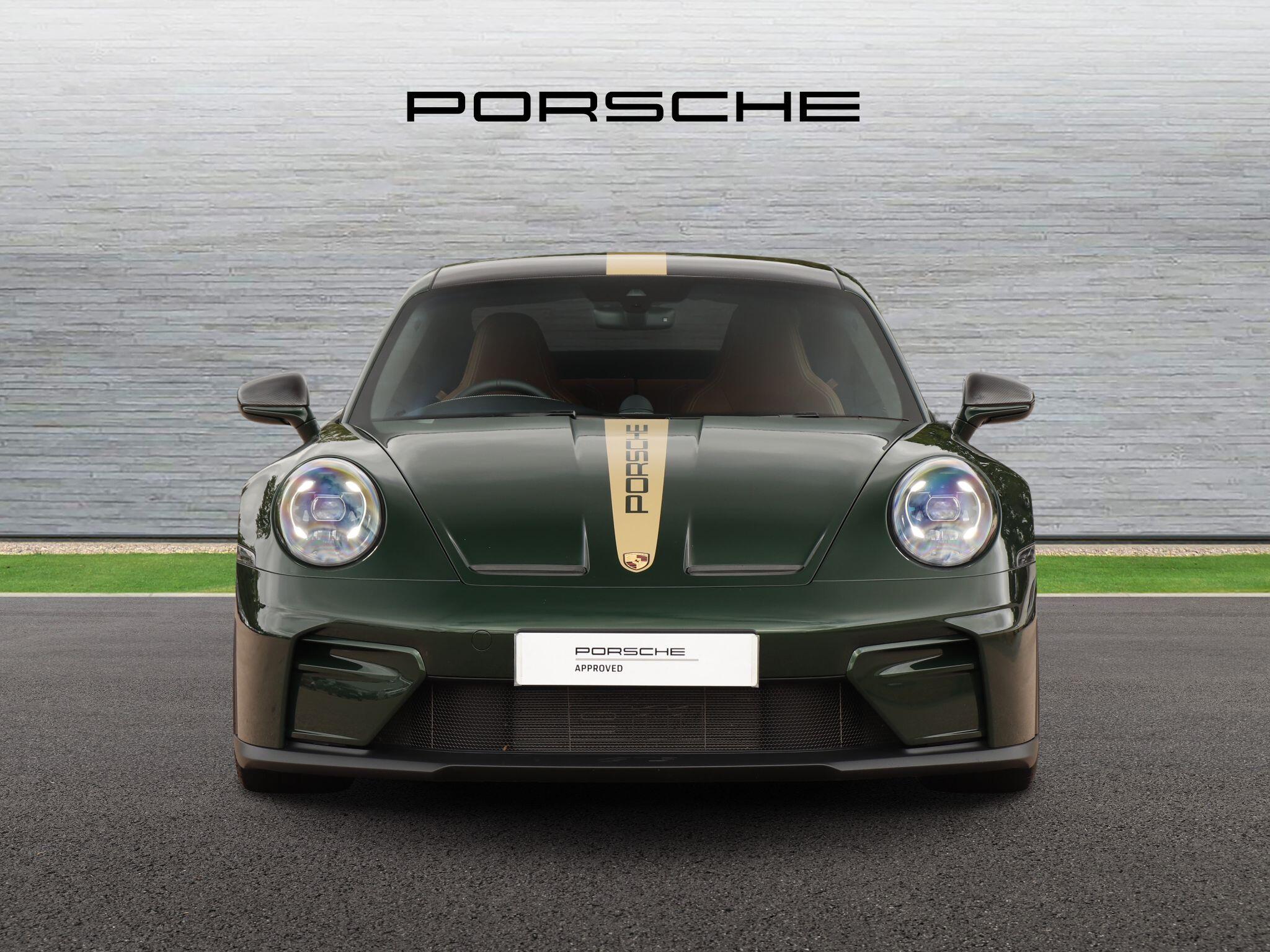 Porsche 911 view 8